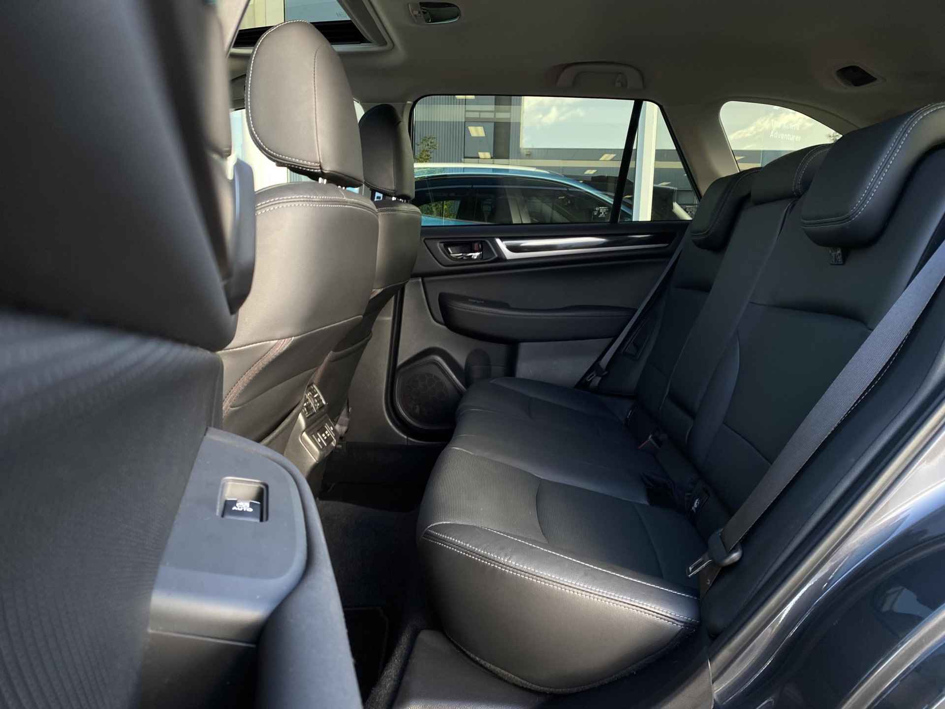Subaru Outback 2.5i Premium | Navigatie | Stuurwielverwarming | Eyesight | Adaptieve cruise control | Stoelverwarming voor en achter | Trekhaak | Elektrisch schuif/kantel dak | - 8/45