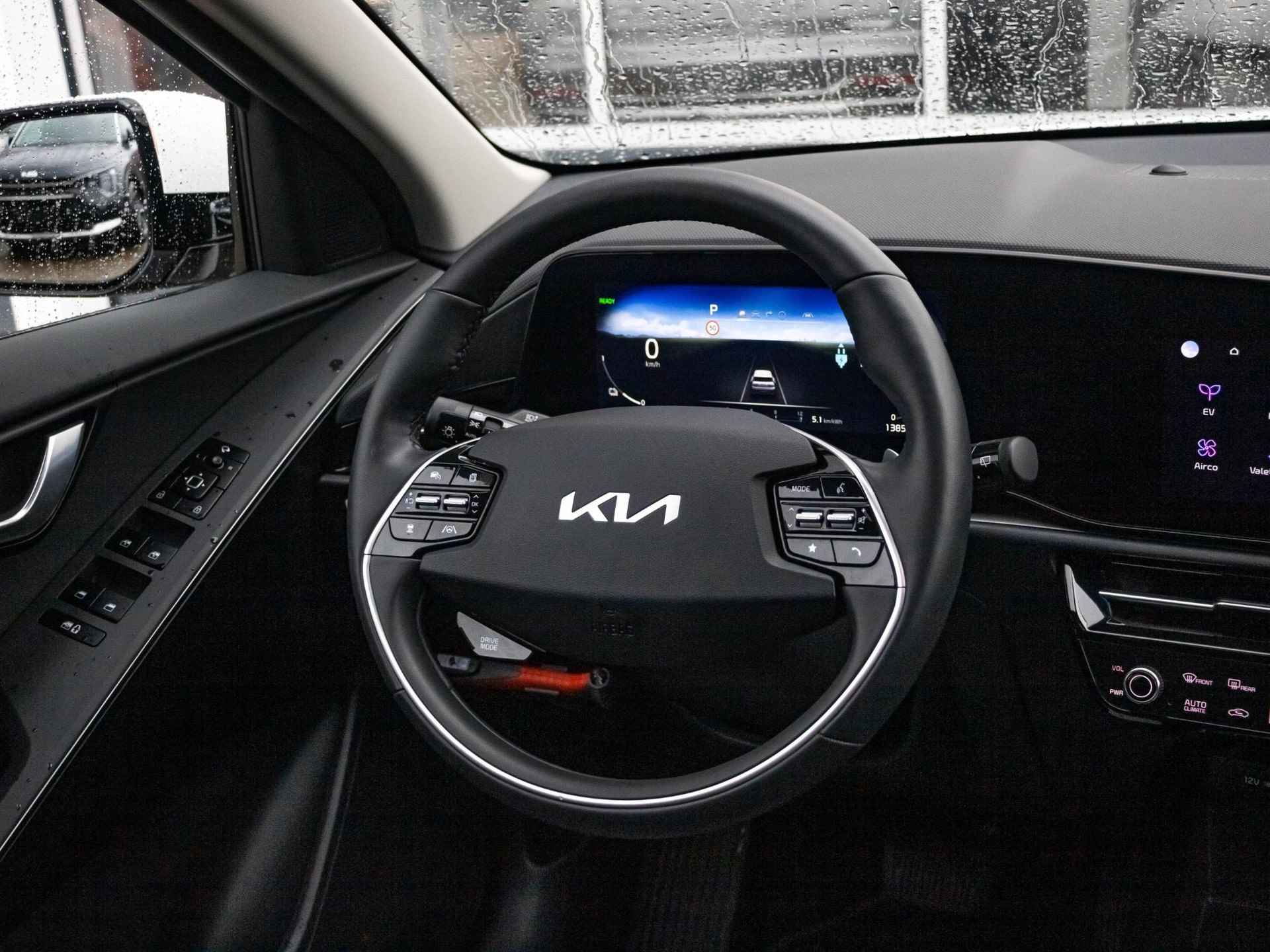 Kia Niro EV DynamicPlusLine 64.8 kWh Stoel stuur verwarming l Schuifkantel dak l Lederen bekleding - 13/26