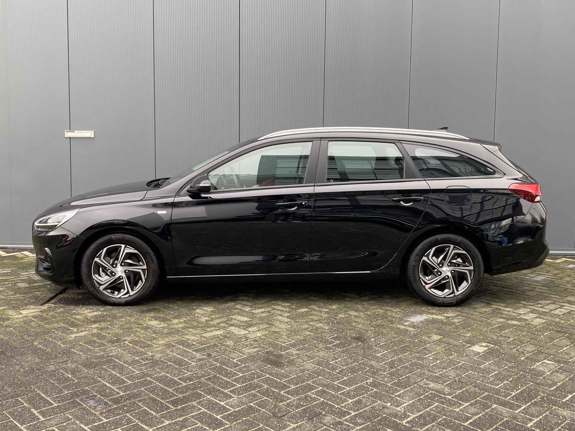 Hyundai i30 Wagon 1.0 T-GDI 120pk MHEV Comfort Smart | Camera | Climate | Keyless | NL. Auto | Full Led | Navigatie | 16" Lichtmetaal | Park - 2/28