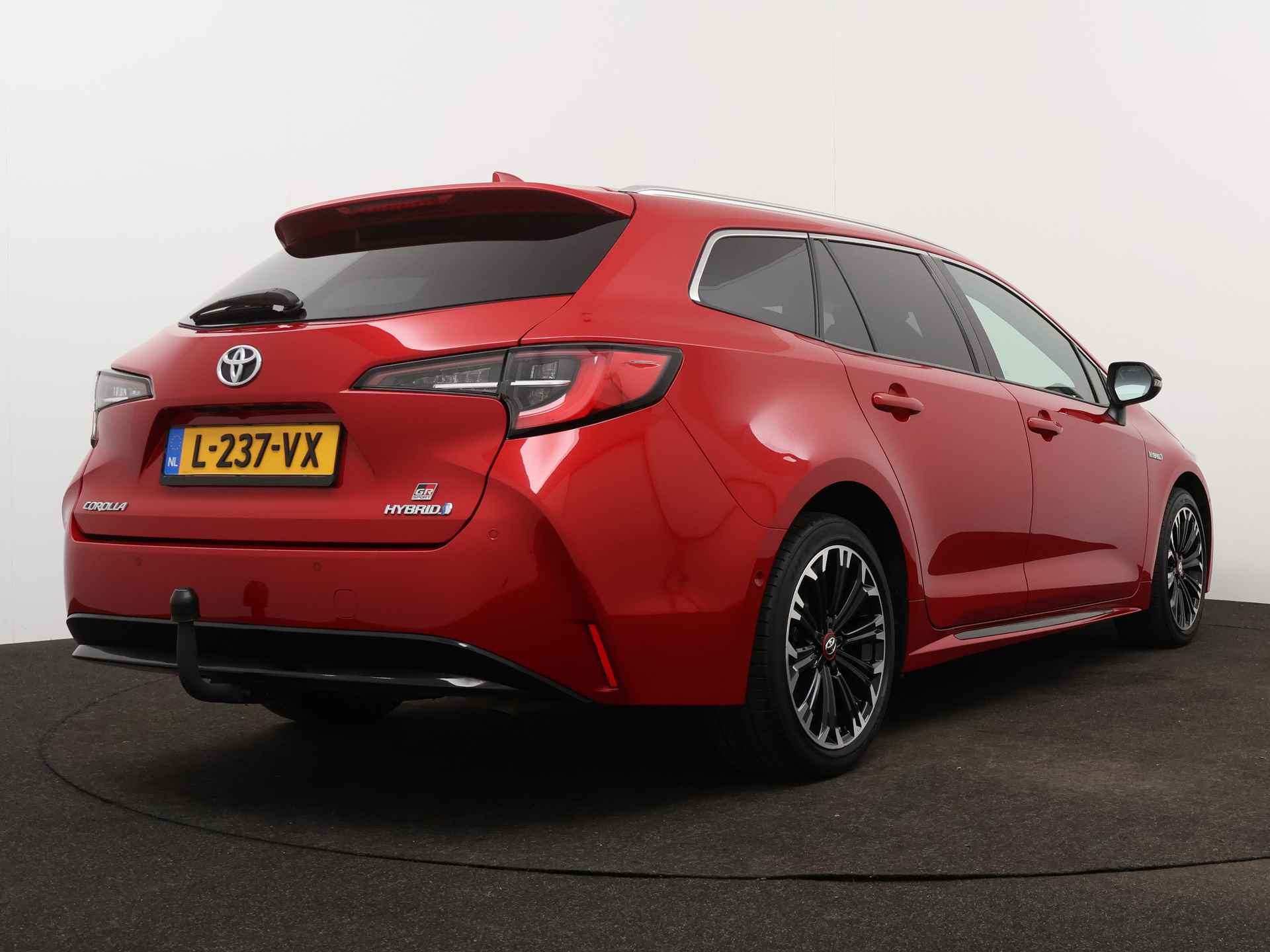 Toyota Corolla Touring Sports 1.8 Hybrid GR-Sport | Automaat | Camera | Apple Carplay / Android Auto - 3/43