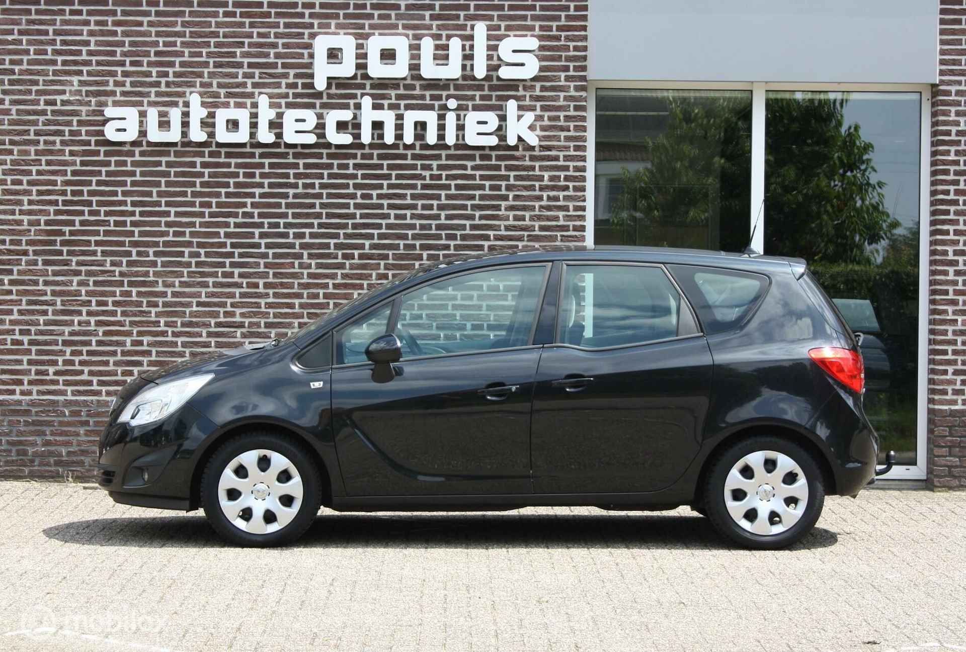 Opel Meriva 1.4 Turbo Cosmo LPG, pano, ecc, trekhaak, navi - 2/24