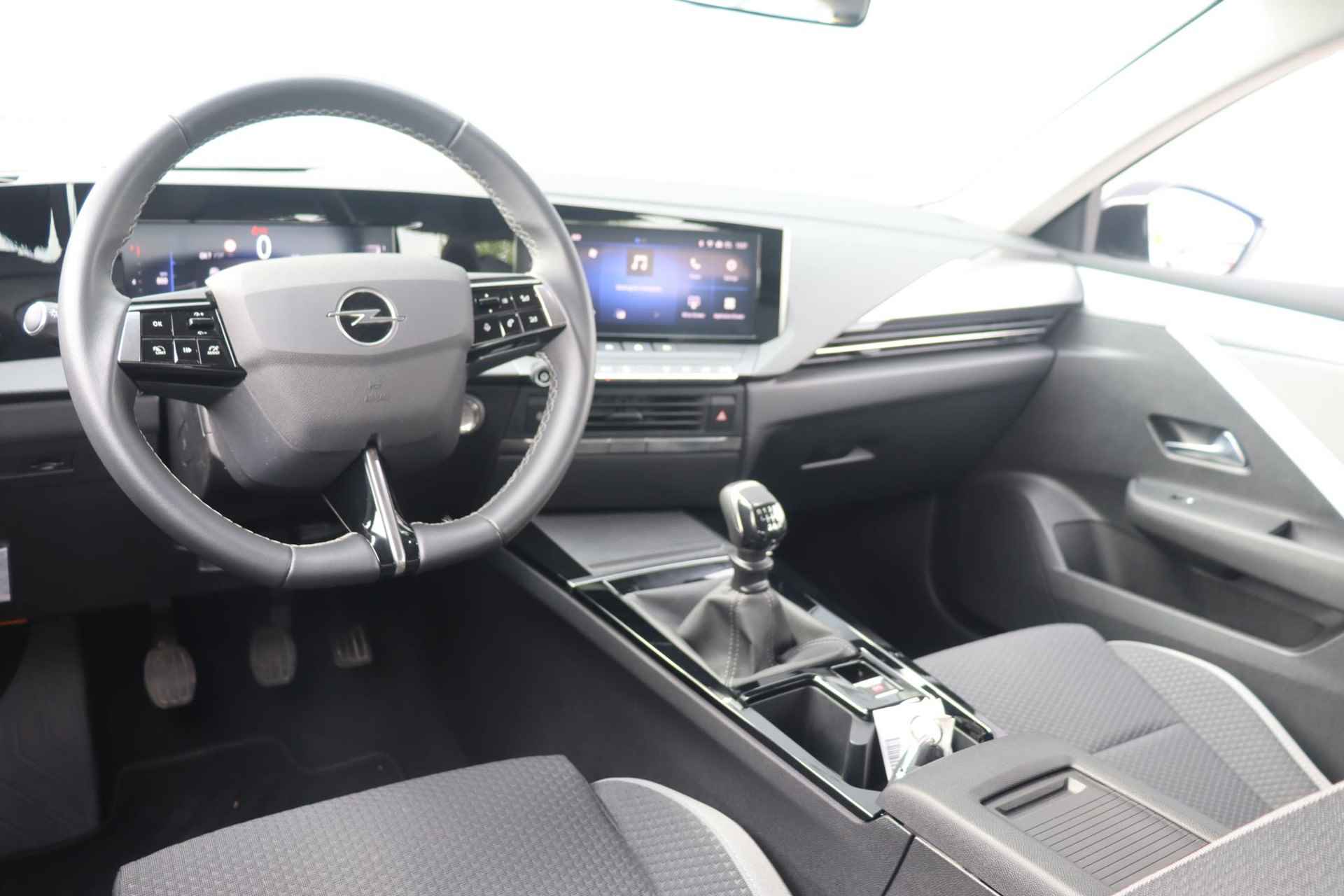 Opel Astra 1.2 Edition / Navigatie / Digitaal dashboard / PDC / Climate / 16'' velgen - 3/49