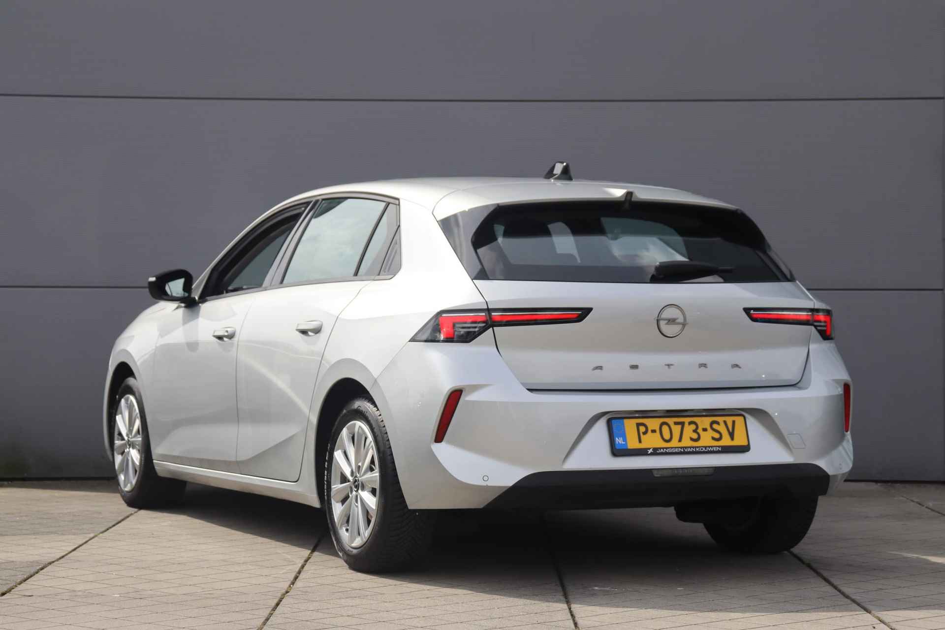 Opel Astra 1.2 Edition / Navigatie / Digitaal dashboard / PDC / Climate / 16'' velgen - 4/49