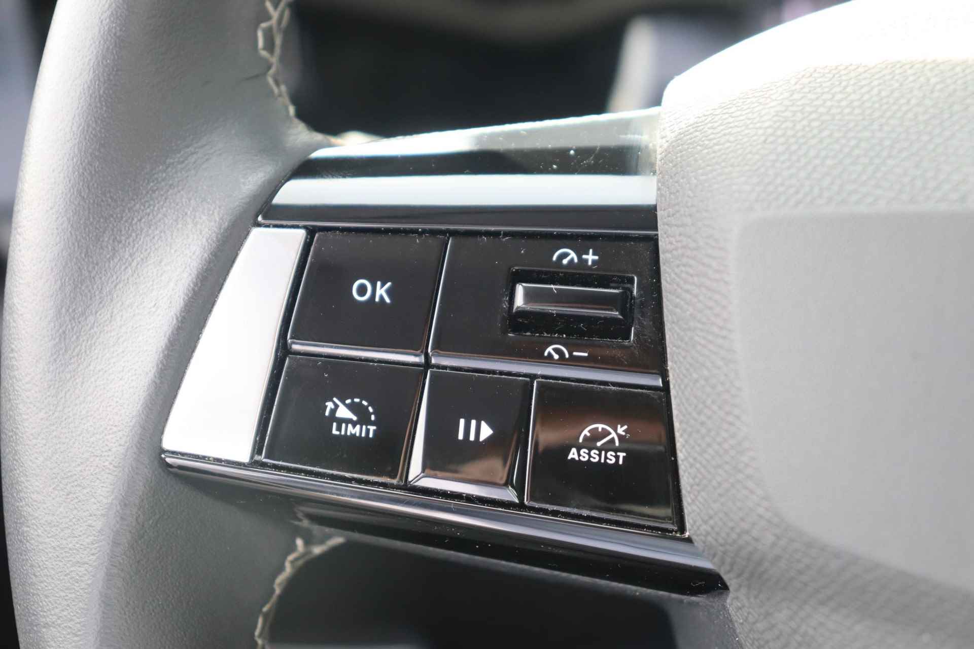 Opel Astra 1.2 Edition / Navigatie / Digitaal dashboard / PDC / Climate / 16'' velgen - 13/49
