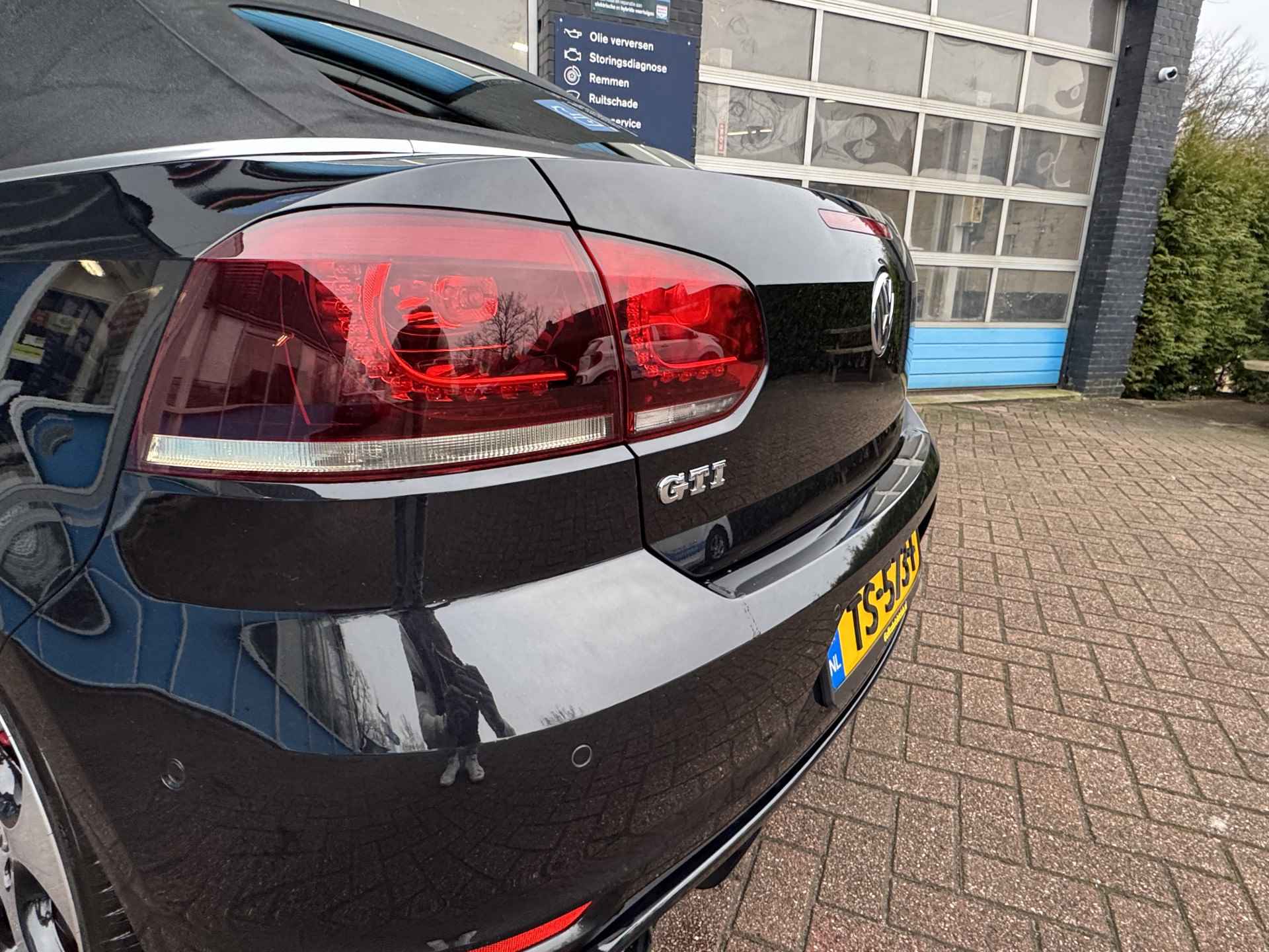 Volkswagen GOLF Cabriolet 2.0 TSI GTI Volledig Onderhouden & Uitstekende Staat | Trekhaak | Achteruitrijcamera | 18 Inch Velgen | - 50/59