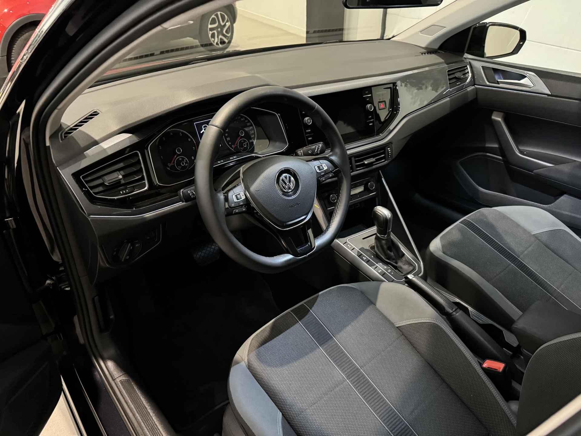 Volkswagen Polo 1.0 TSI Highline | Navigatie | Airconditioning | Parkeersensoren | Automaat | Budget | - 5/17