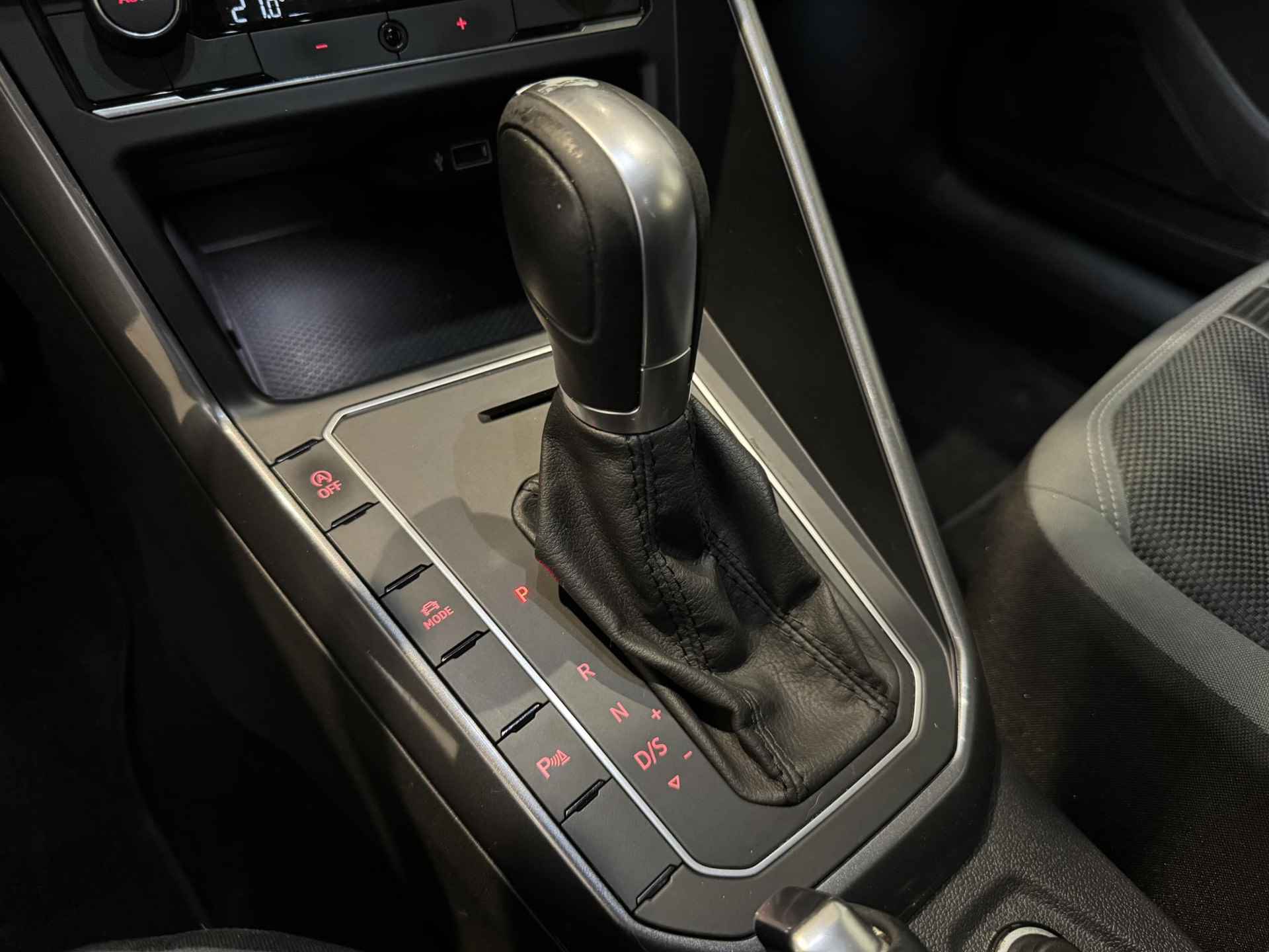 Volkswagen Polo 1.0 TSI Highline | Navigatie | Airconditioning | Parkeersensoren | Automaat | Budget | - 15/17