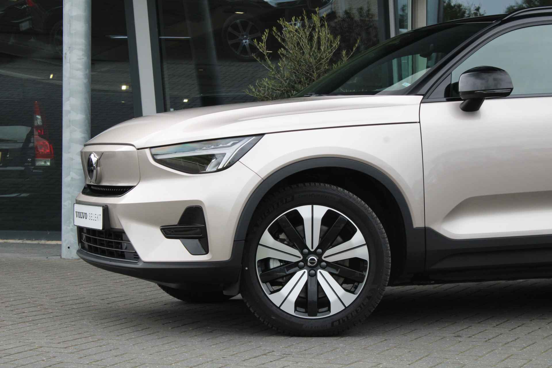 Volvo XC40 Recharge Core | Climate-Pack: Warmtepomp | Stuur/Stoelverwarming | Camera | Trekhaak | 19-Inch - 13/36