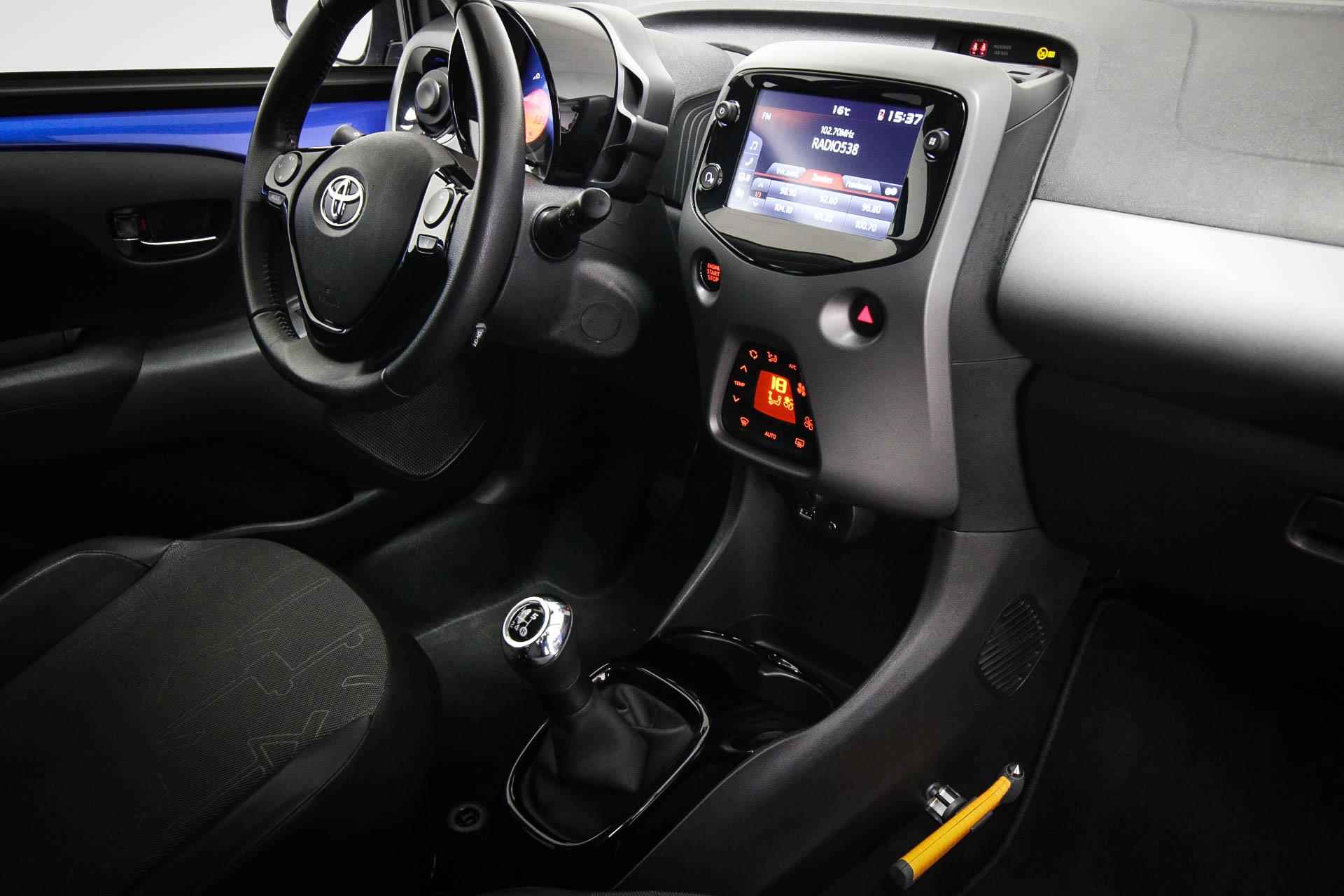 Toyota Aygo 1.0 VVT-i x-clusiv | CLIMA | HALF LEDER | DAB | APPLE | CAMERA | 15" | DEALER ONDERHOUDEN - 3/45