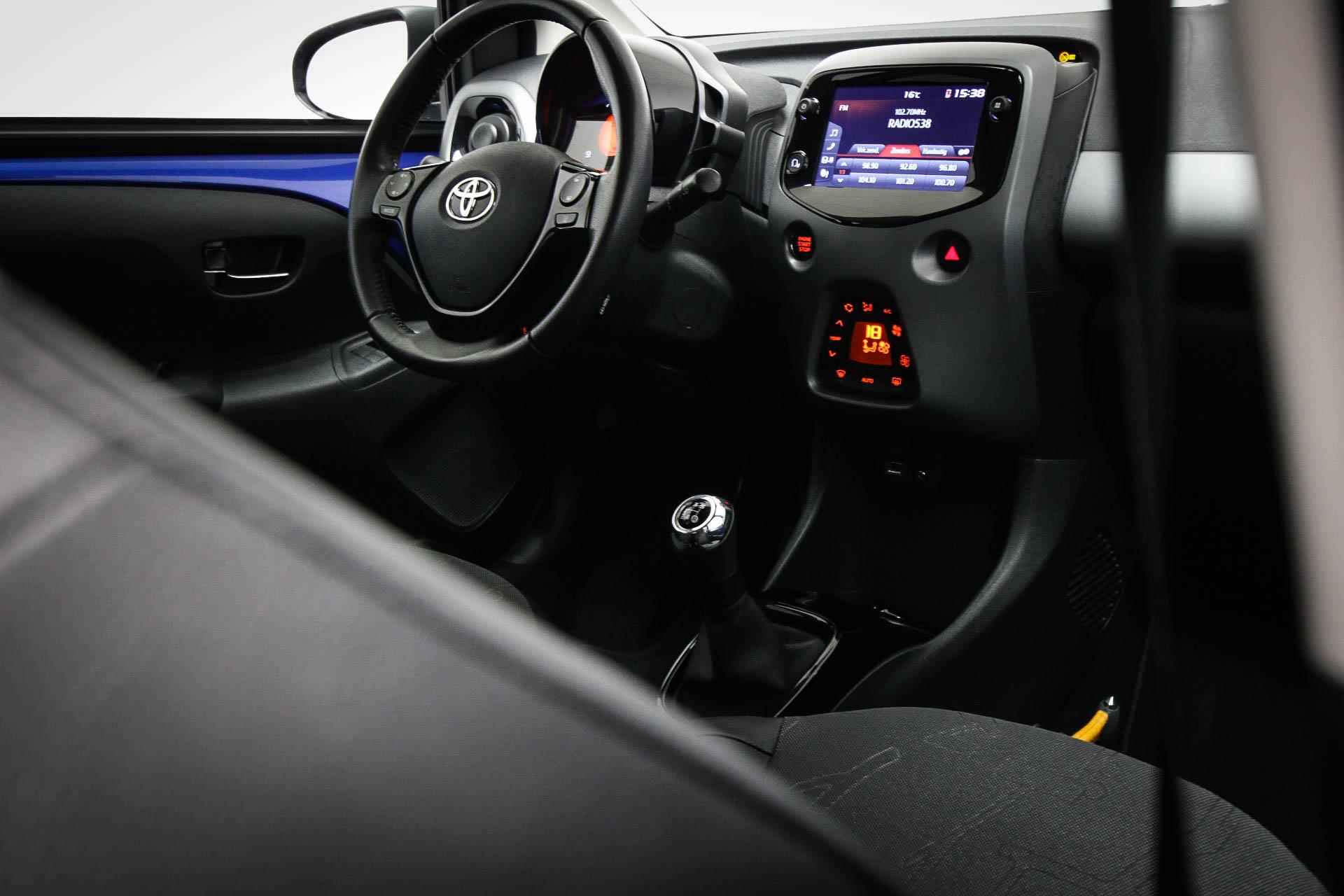 Toyota Aygo 1.0 VVT-i x-clusiv | CLIMA | HALF LEDER | DAB | APPLE | CAMERA | 15" | DEALER ONDERHOUDEN - 8/45