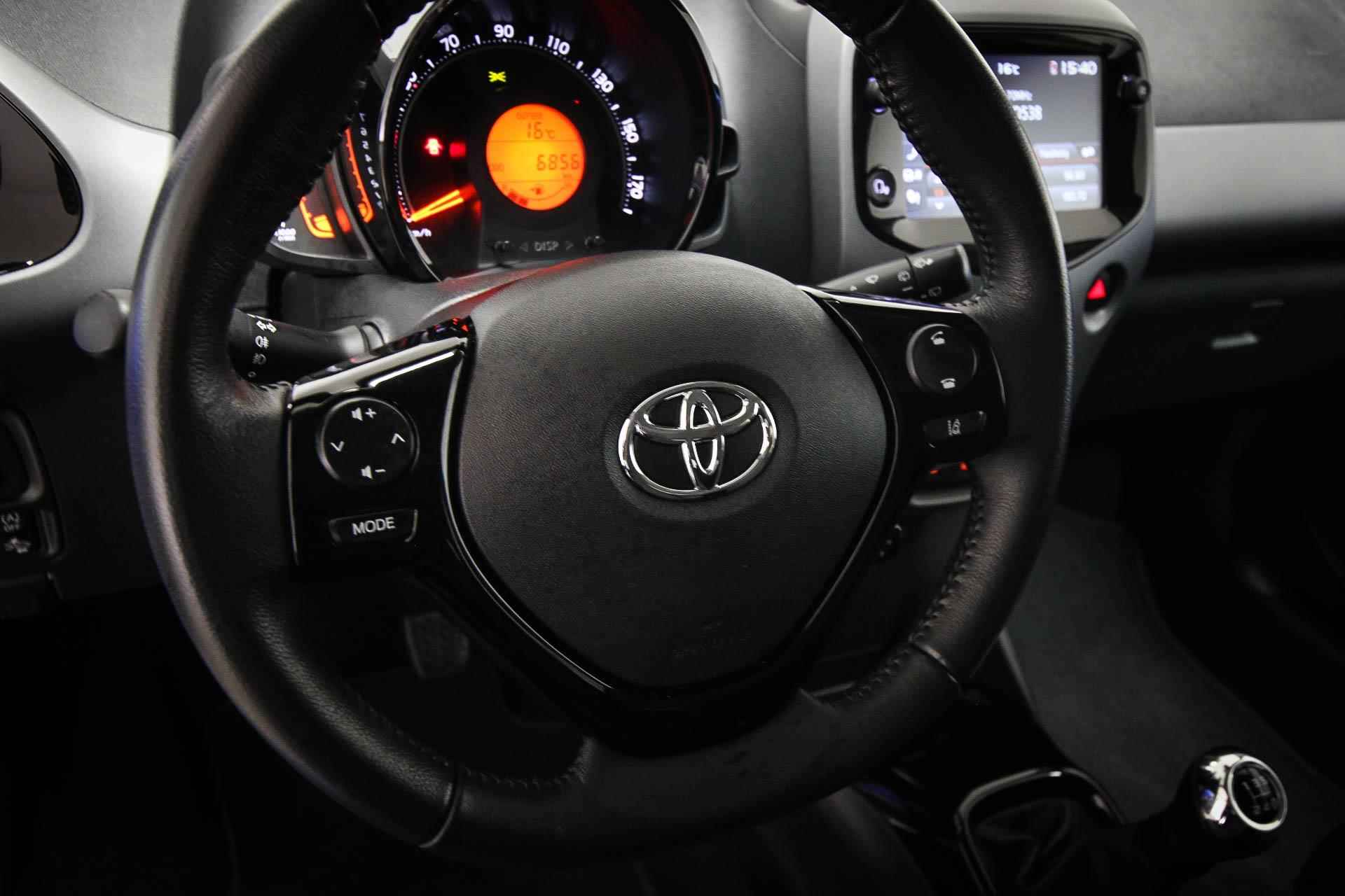 Toyota Aygo 1.0 VVT-i x-clusiv | CLIMA | HALF LEDER | DAB | APPLE | CAMERA | 15" | DEALER ONDERHOUDEN - 27/45