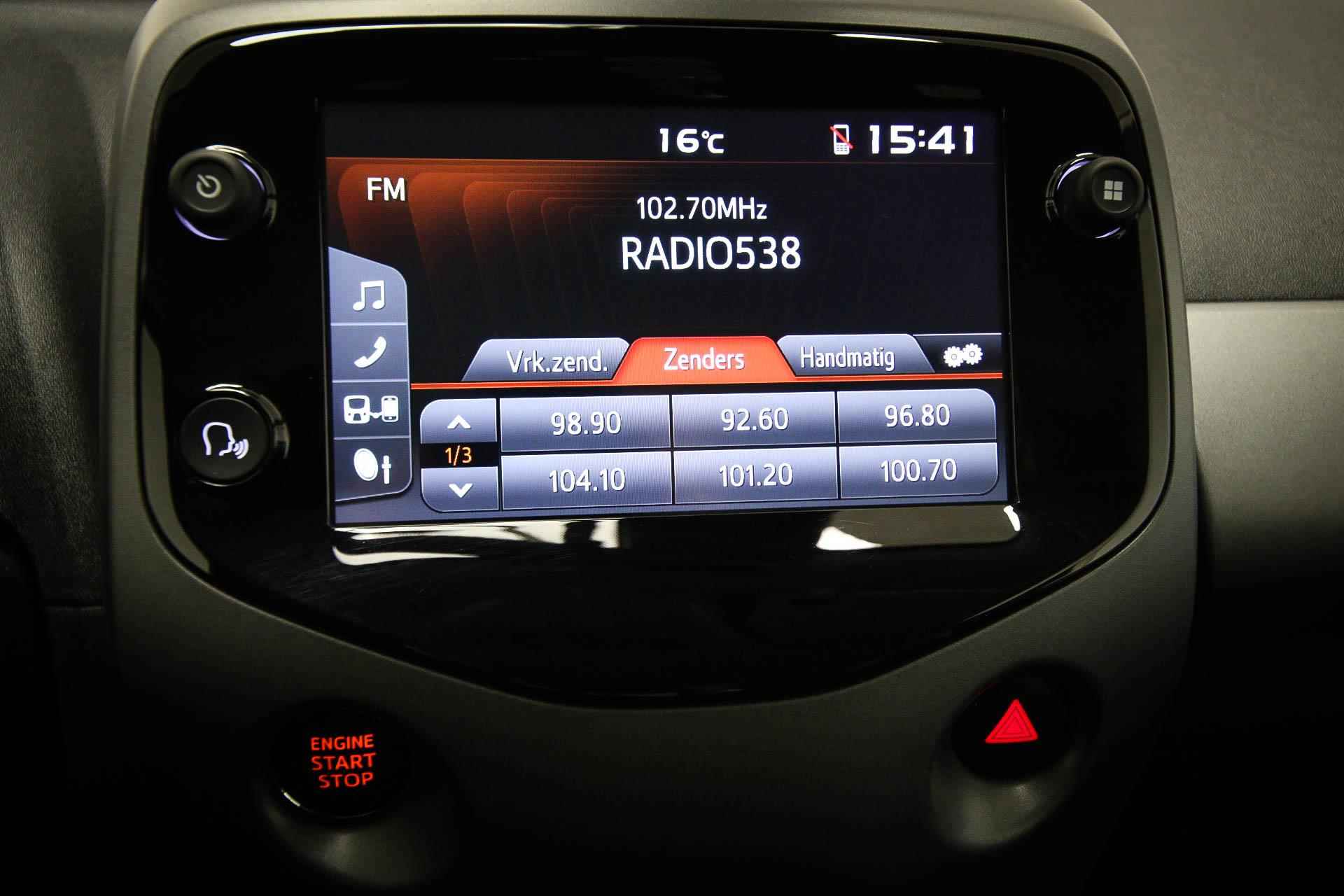 Toyota Aygo 1.0 VVT-i x-clusiv | CLIMA | HALF LEDER | DAB | APPLE | CAMERA | 15" | DEALER ONDERHOUDEN - 36/45