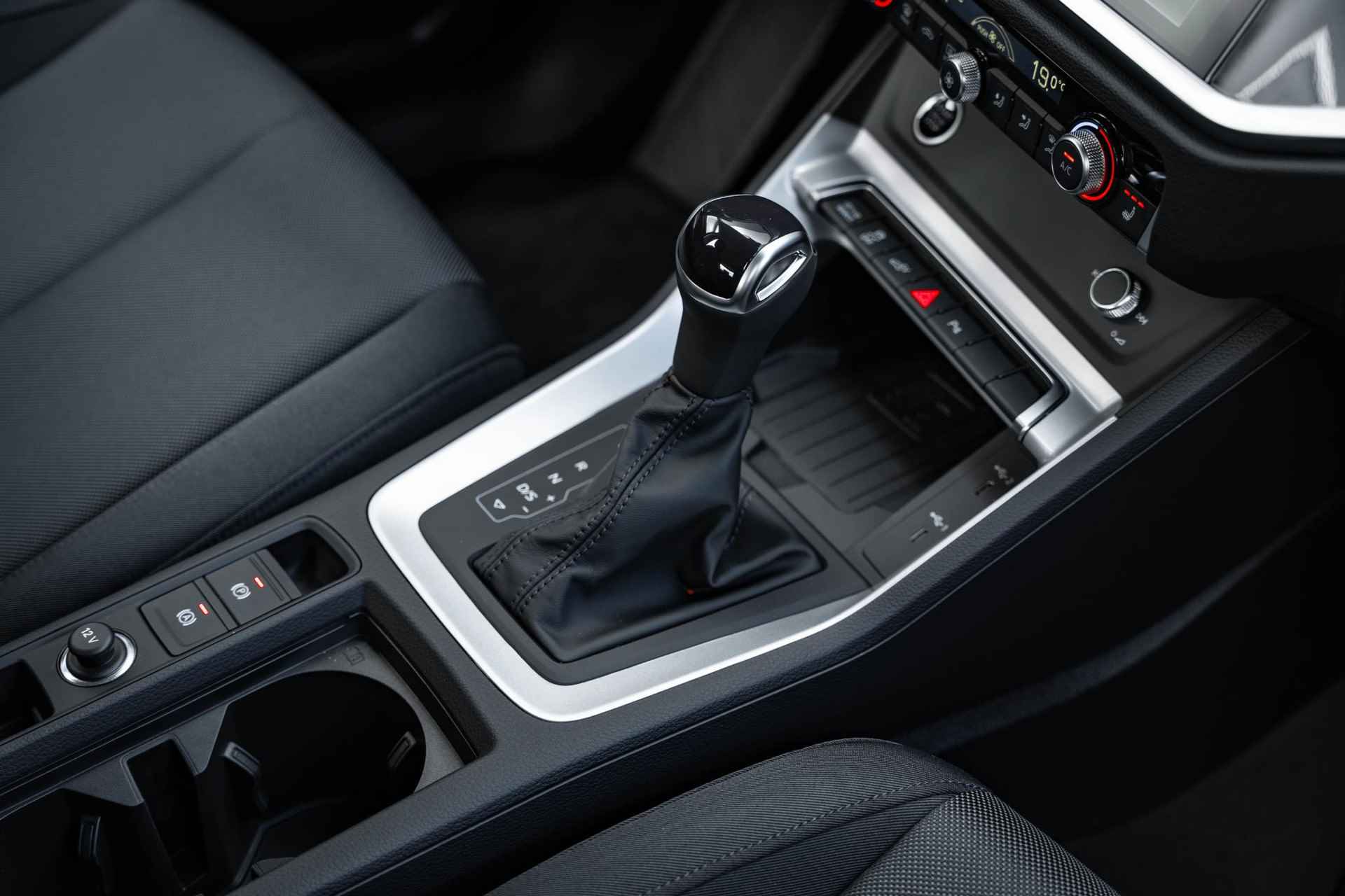 Audi Q3 45 TFSI e S-Line |Adaptieve cruise | Carplay  | Stoelverwarming - 46/46