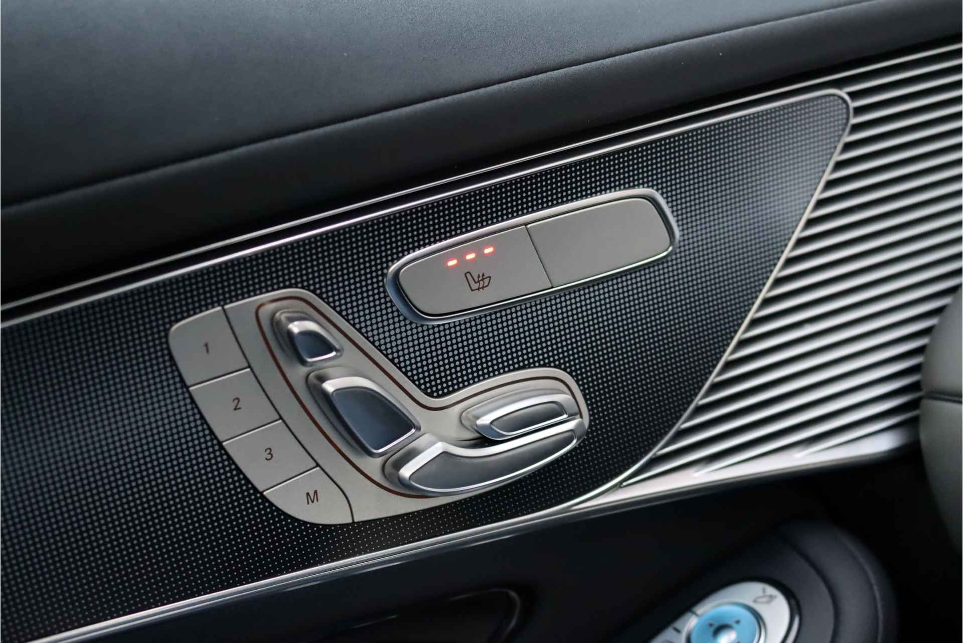 Mercedes-Benz EQC 400 4MATIC Business Line 80 kWh, 45.000,- ex BTW, 47500,- netto, Distronic+, Memory, Schuifdak, Trekhaak, Augmented Reality, Leder, Stuurwiel Verwarmd, Stoelverwarming, Rijassistentiepakket, Etc. - 15/49