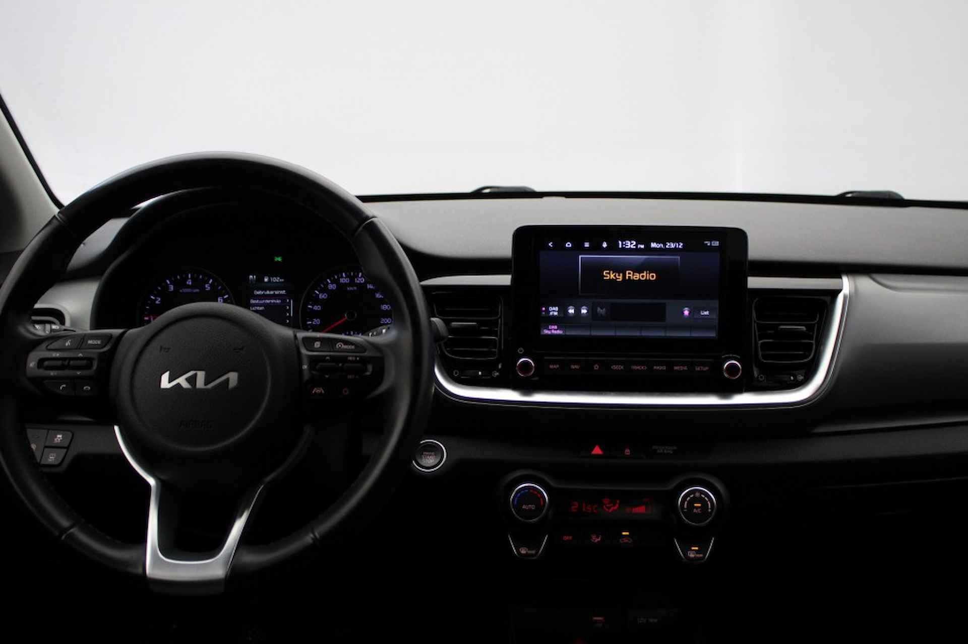 KIA Stonic 1.0 T-GDi MHEV DynamicPlusLine - Carplay, Camera - 4/28