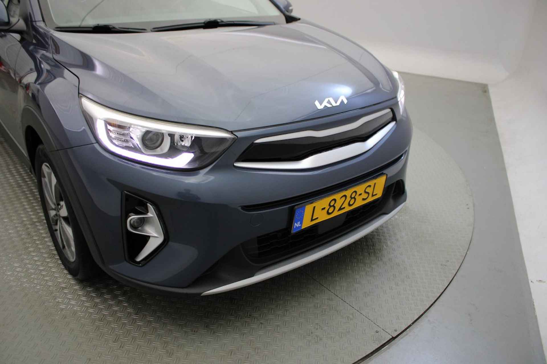 KIA Stonic 1.0 T-GDi MHEV DynamicPlusLine - Carplay, Camera - 24/28