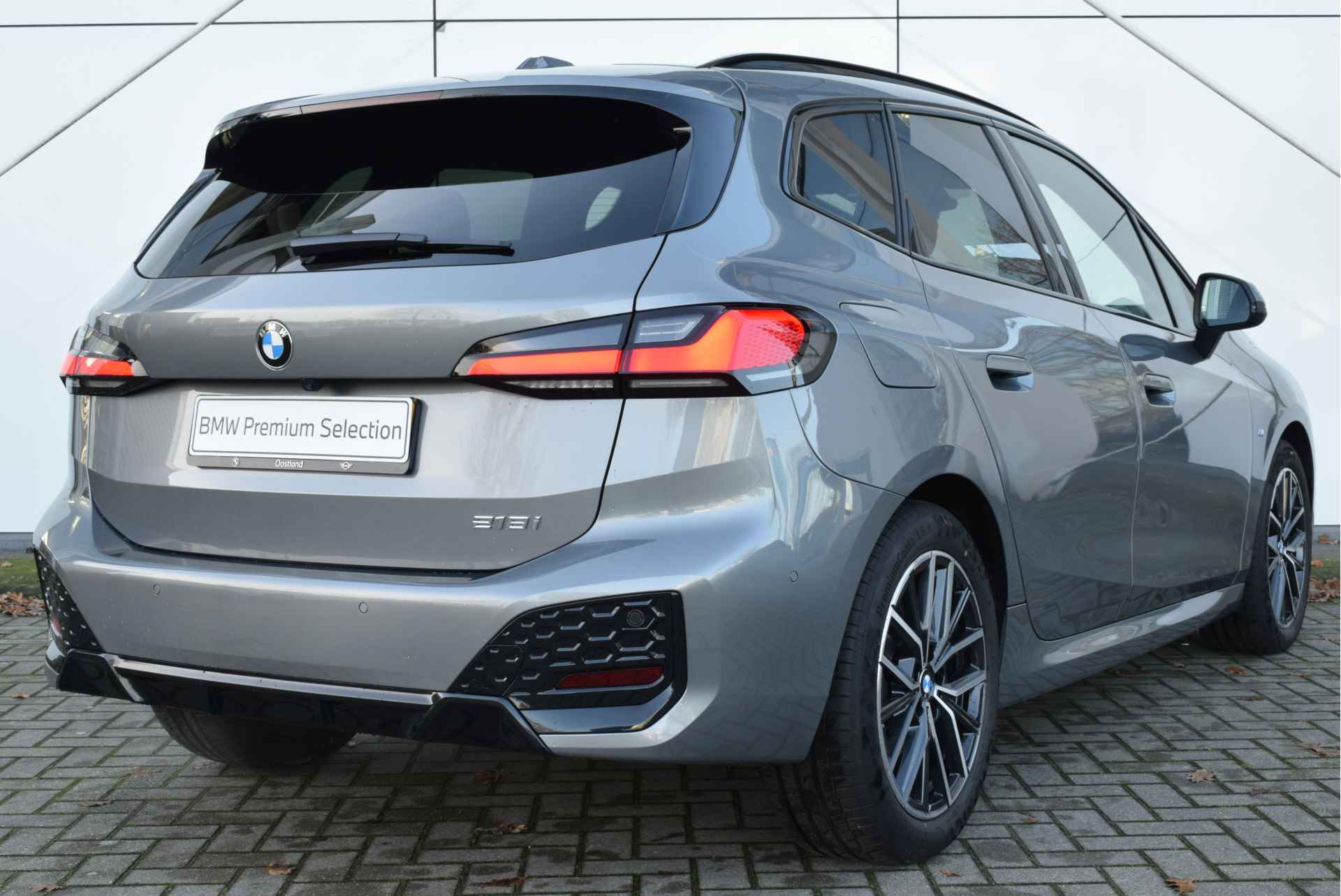 BMW 2 Serie Active Tourer 218i High Executive M Sport Automaat / Panoramadak / Trekhaak / Adaptief M Onderstel / Sportstoelen / Stoelverwarming / Parking Assistant / Adaptieve LED / Verwarmd stuurwiel - 9/26