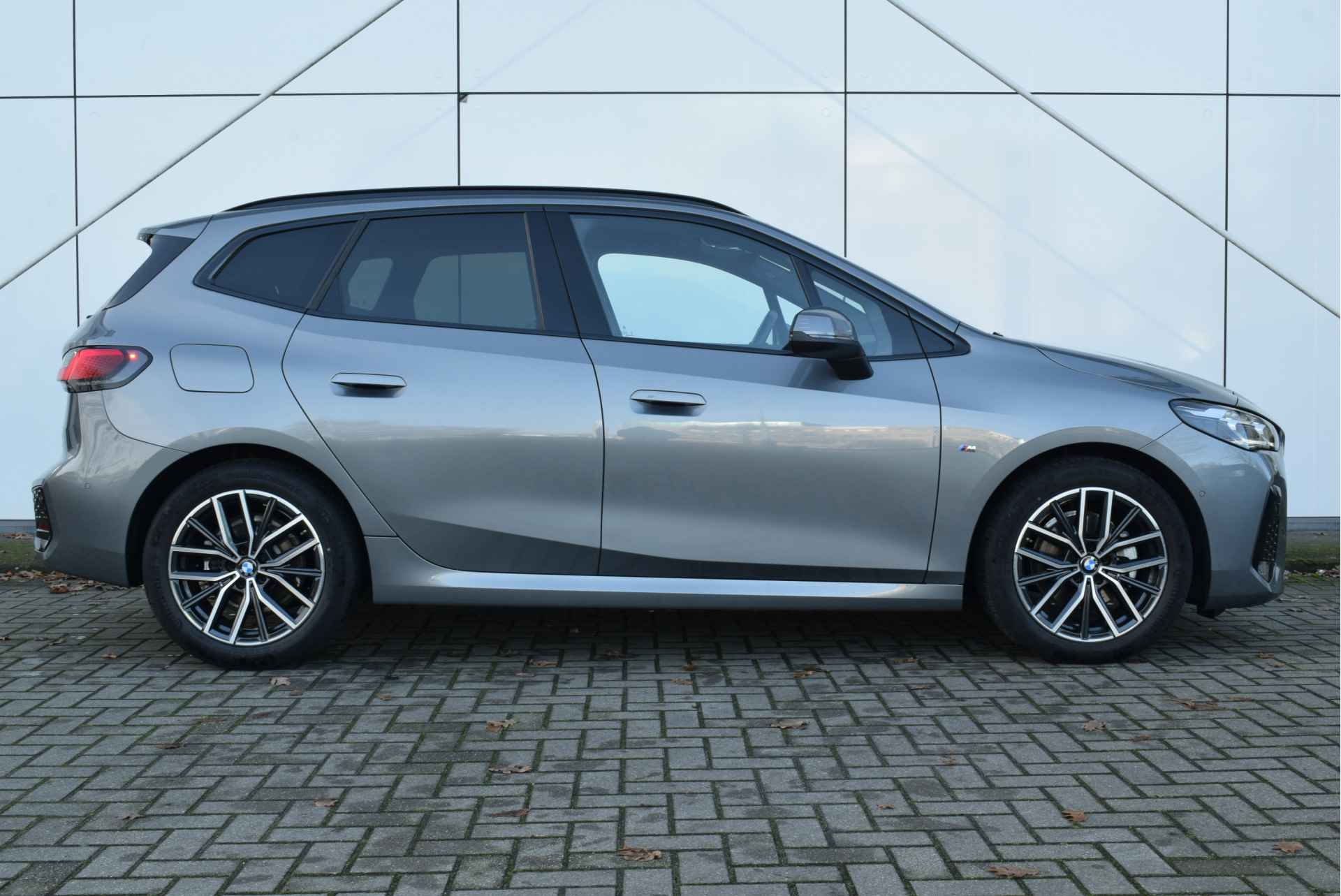 BMW 2 Serie Active Tourer 218i High Executive M Sport Automaat / Panoramadak / Trekhaak / Adaptief M Onderstel / Sportstoelen / Stoelverwarming / Parking Assistant / Adaptieve LED / Verwarmd stuurwiel - 10/26