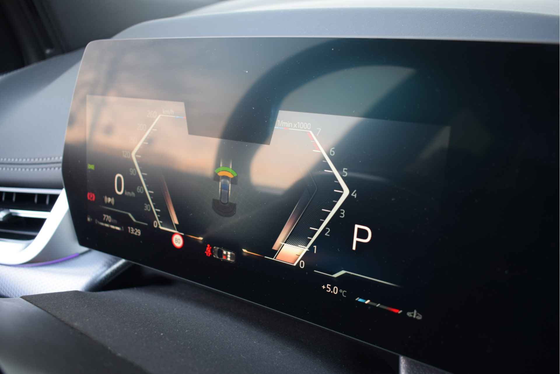 BMW 2 Serie Active Tourer 218i High Executive M Sport Automaat / Panoramadak / Trekhaak / Adaptief M Onderstel / Sportstoelen / Stoelverwarming / Parking Assistant / Adaptieve LED / Verwarmd stuurwiel - 24/26