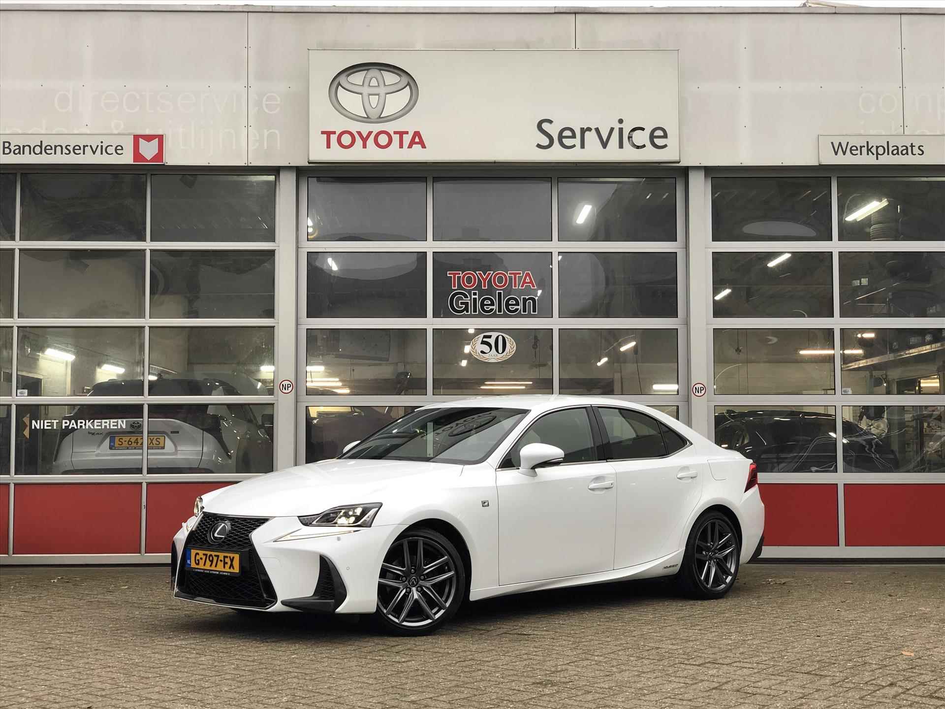 Lexus Is 300h 223pk F Sport Line | Premium Navigatie, Leer, Geheugenfunctie, Stoelventilatie, Parkeersensoren, Adaptive cruise control - 2/48