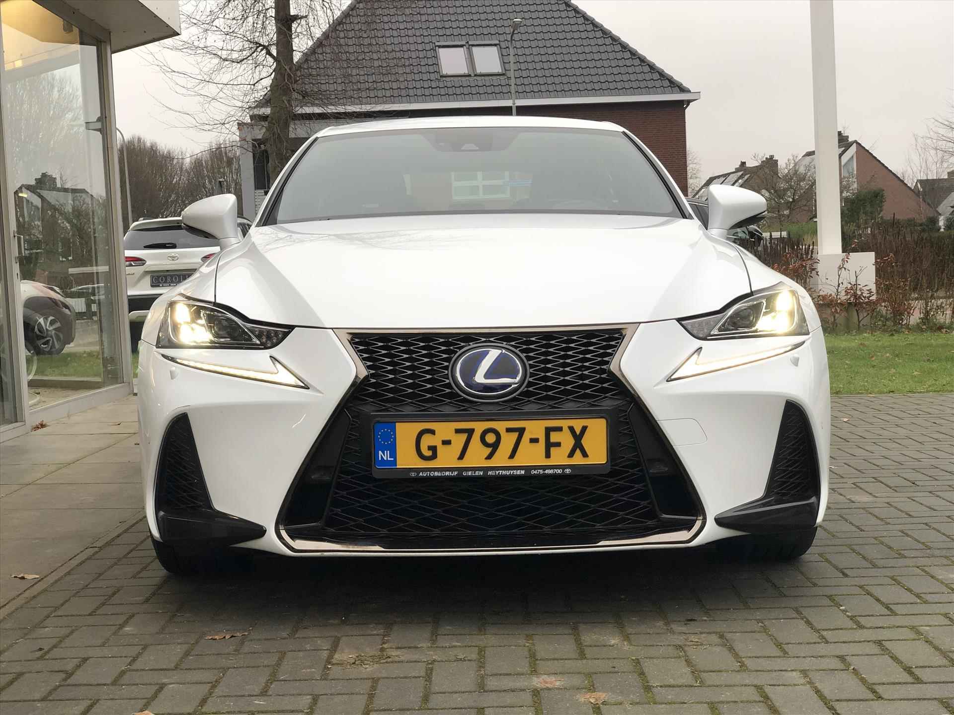 Lexus Is 300h 223pk F Sport Line | Premium Navigatie, Leer, Geheugenfunctie, Stoelventilatie, Parkeersensoren, Adaptive cruise control - 7/48