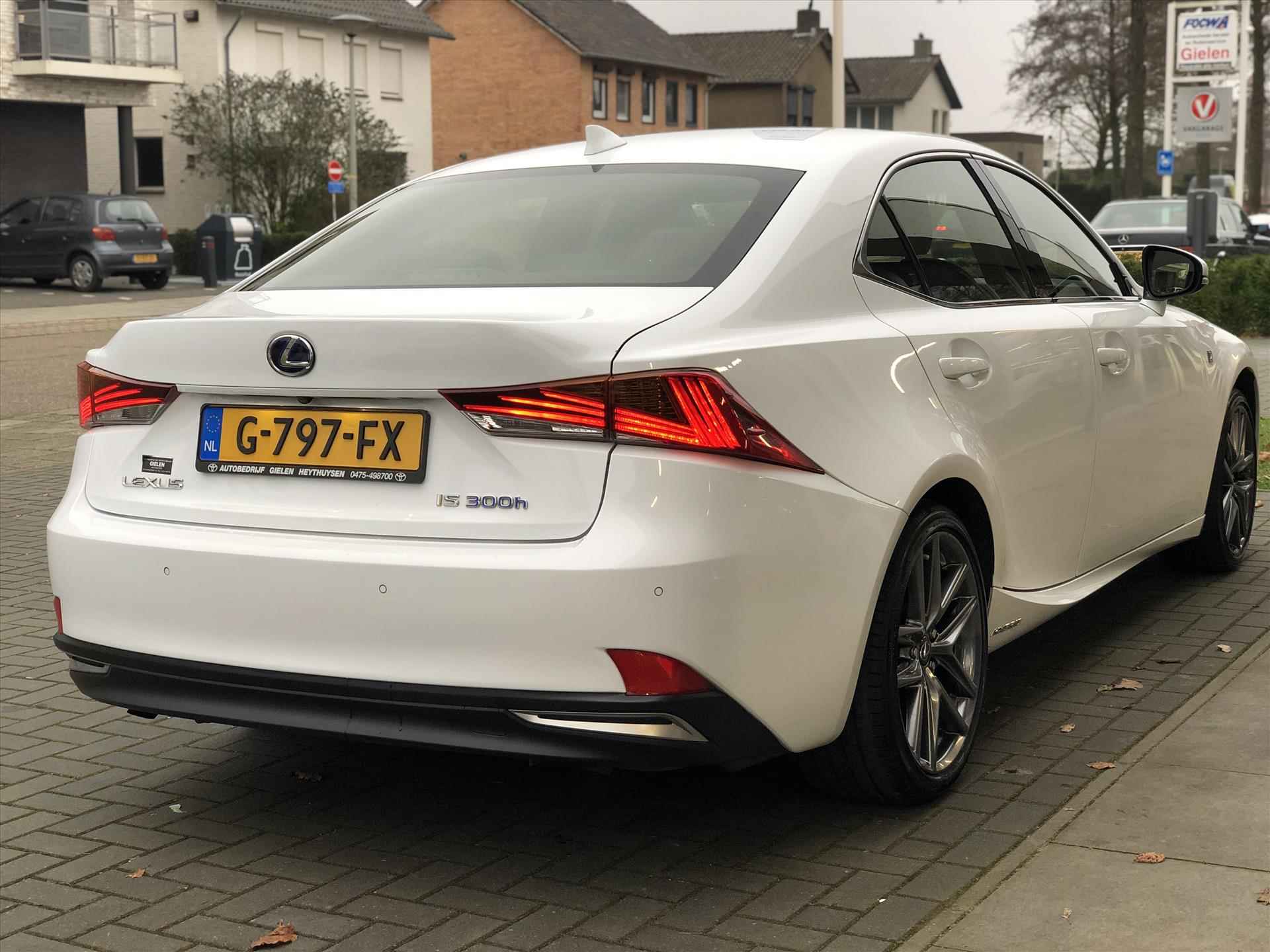 Lexus Is 300h 223pk F Sport Line | Premium Navigatie, Leer, Geheugenfunctie, Stoelventilatie, Parkeersensoren, Adaptive cruise control - 14/48