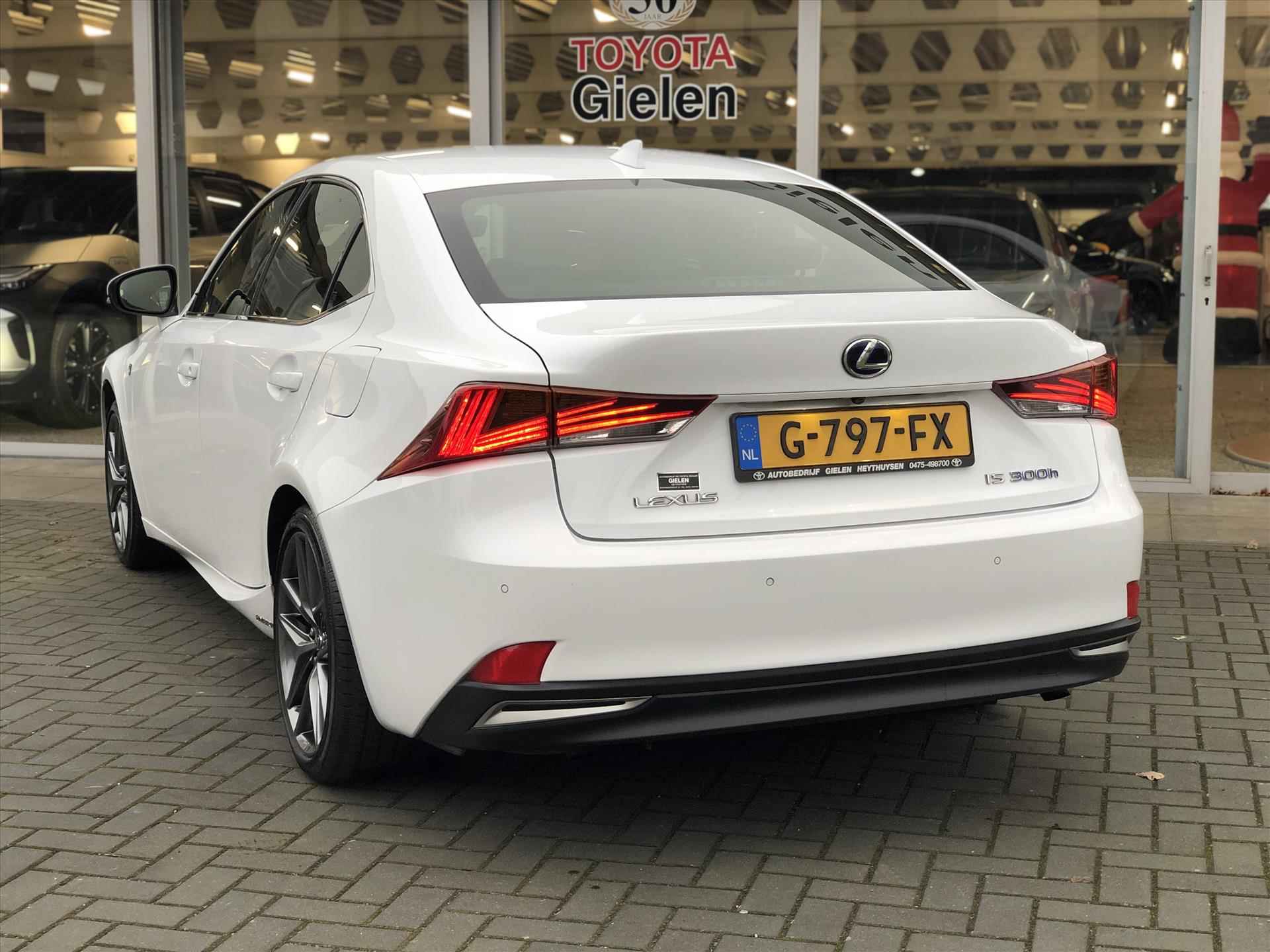 Lexus Is 300h 223pk F Sport Line | Premium Navigatie, Leer, Geheugenfunctie, Stoelventilatie, Parkeersensoren, Adaptive cruise control - 16/48