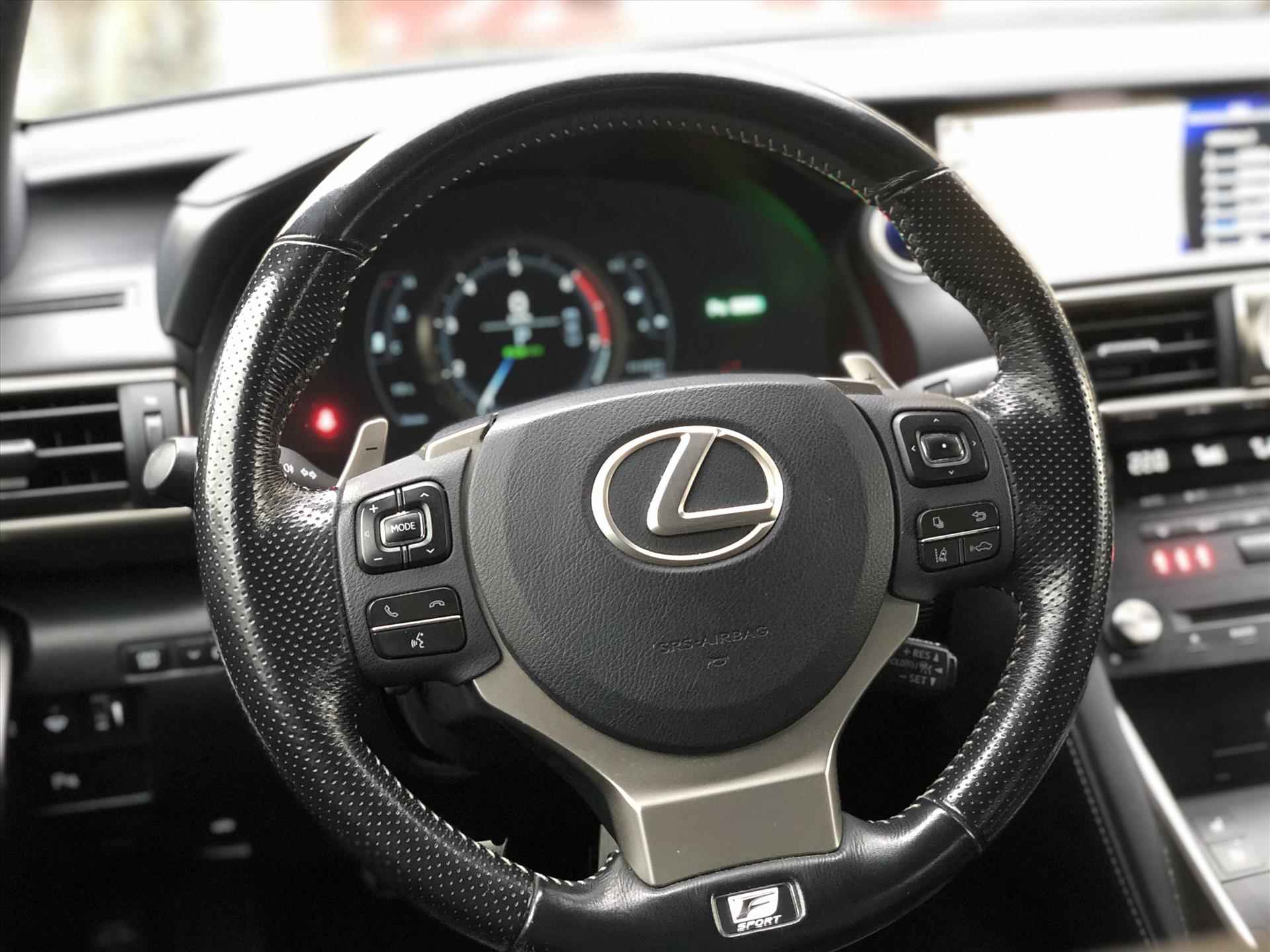 Lexus Is 300h 223pk F Sport Line | Premium Navigatie, Leer, Geheugenfunctie, Stoelventilatie, Parkeersensoren, Adaptive cruise control - 17/48