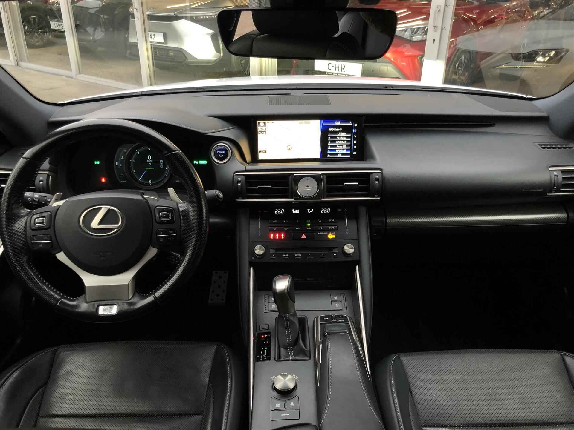 Lexus Is 300h 223pk F Sport Line | Premium Navigatie, Leer, Geheugenfunctie, Stoelventilatie, Parkeersensoren, Adaptive cruise control - 19/48