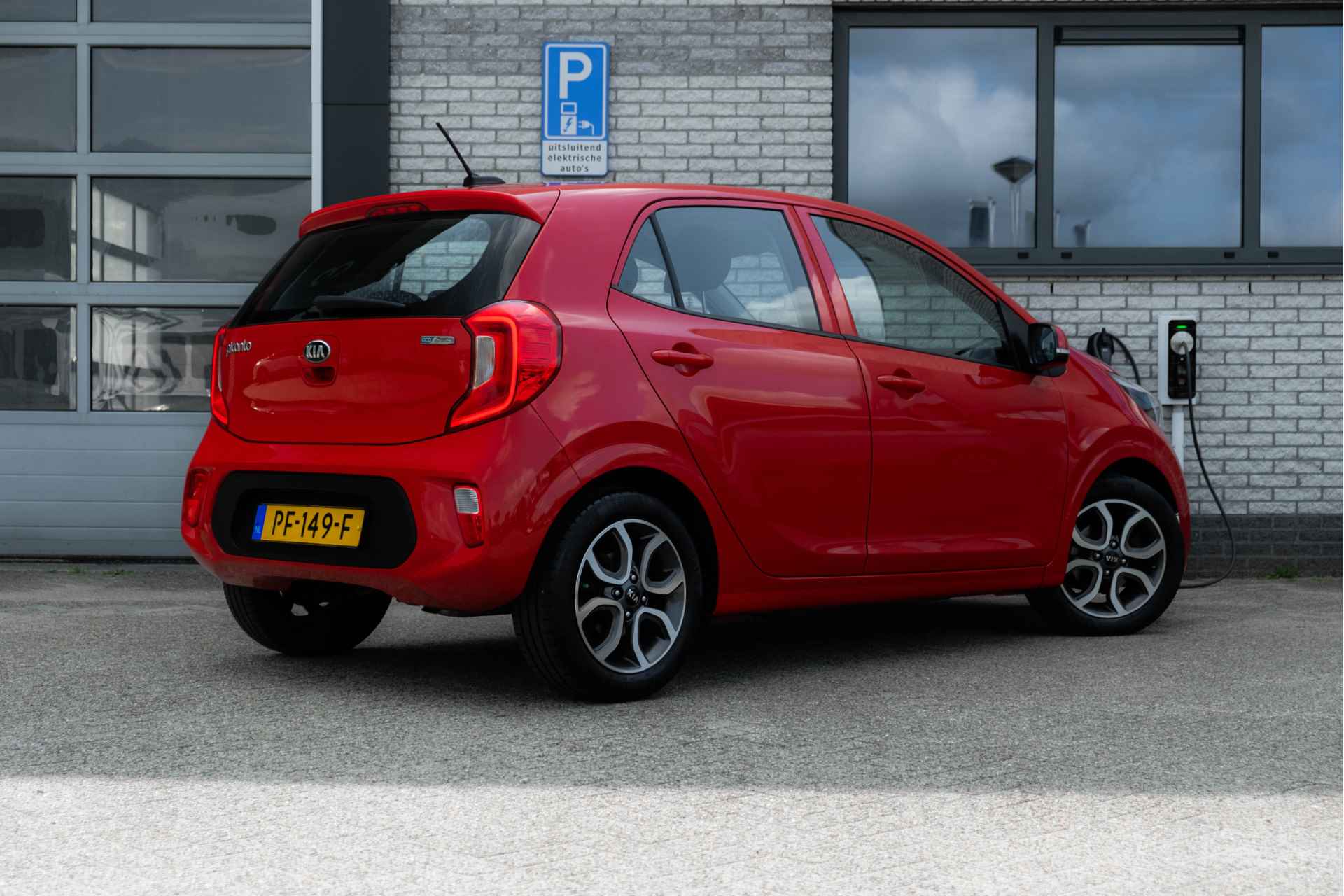 Kia Picanto 1.0 CVVT EconomyLine | navigatie | lichtmetalen velgen | achteruitrijcamera | climate control | incl. Bovag rijklaarpakket met 12 maanden garantie - 2/38