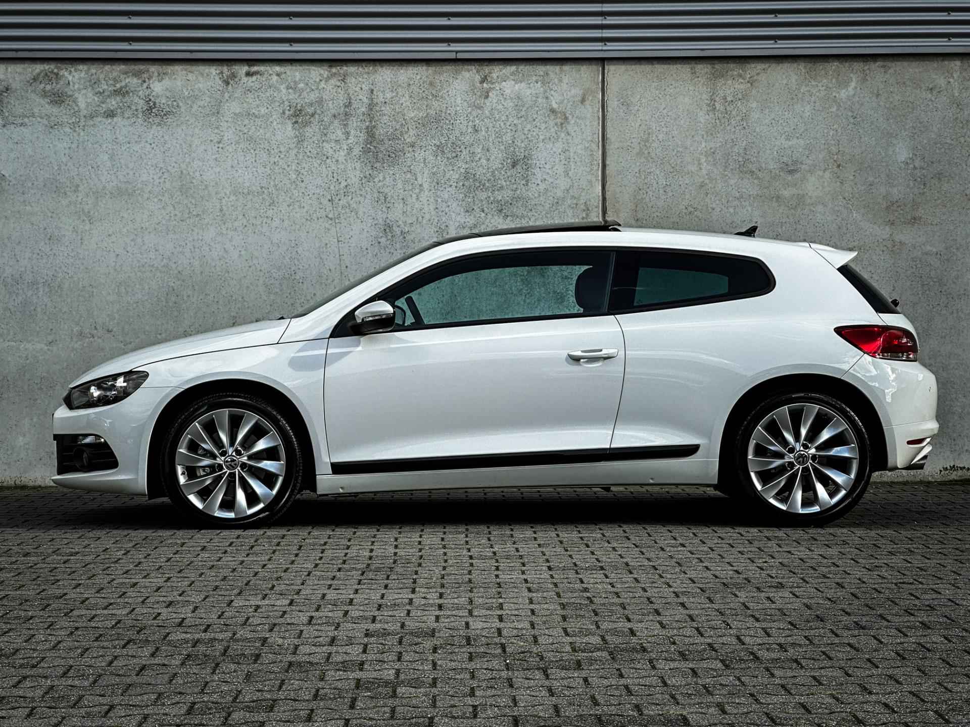 Volkswagen Scirocco 1.4 TSI Highline | UNIEK! | 14dkm | 1e eig. | Clima | Navi | Panorama | Xenon | H.Leder | - 9/47