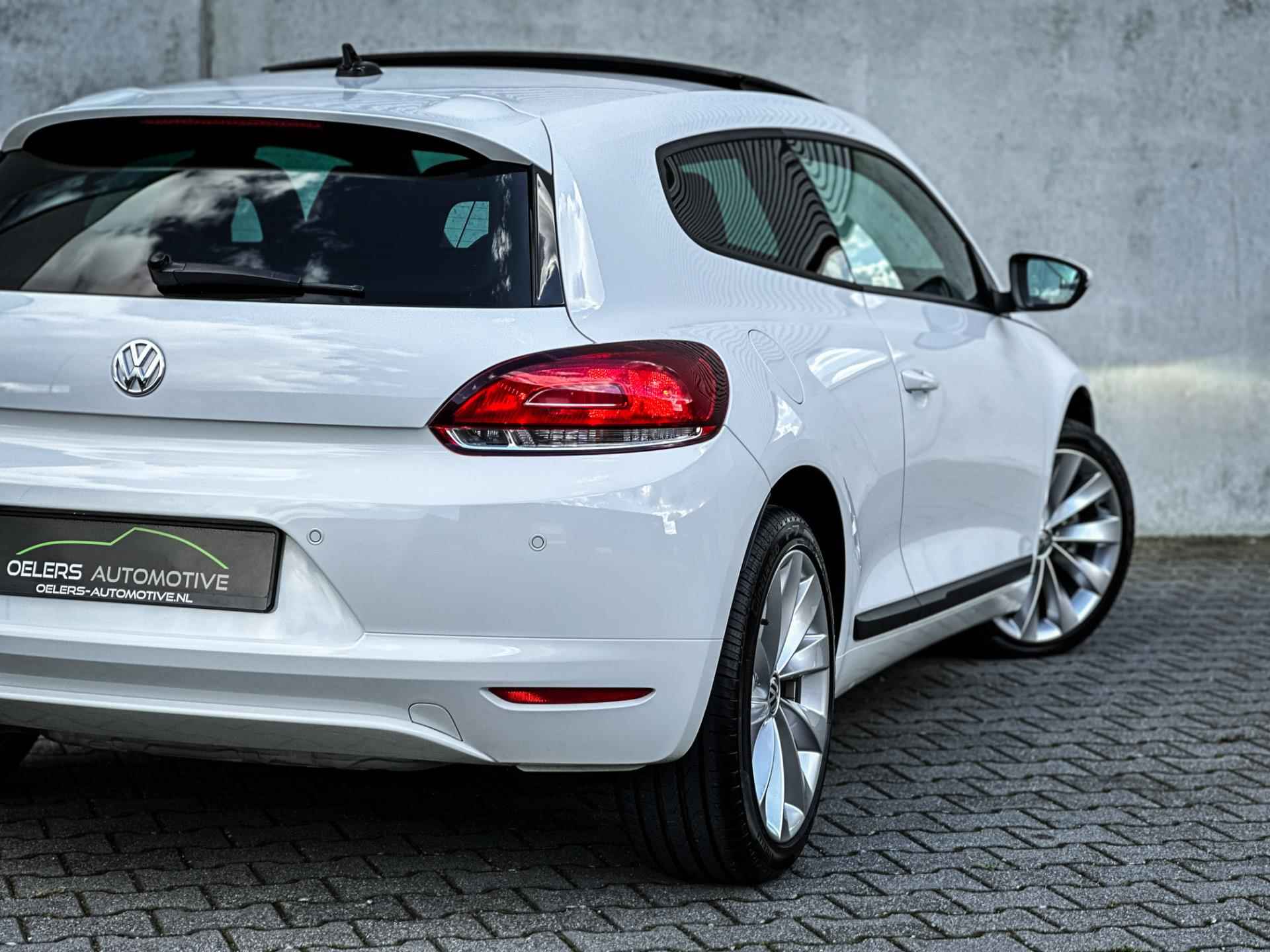 Volkswagen Scirocco 1.4 TSI Highline | UNIEK! | 14dkm | 1e eig. | Clima | Navi | Panorama | Xenon | H.Leder | - 15/47