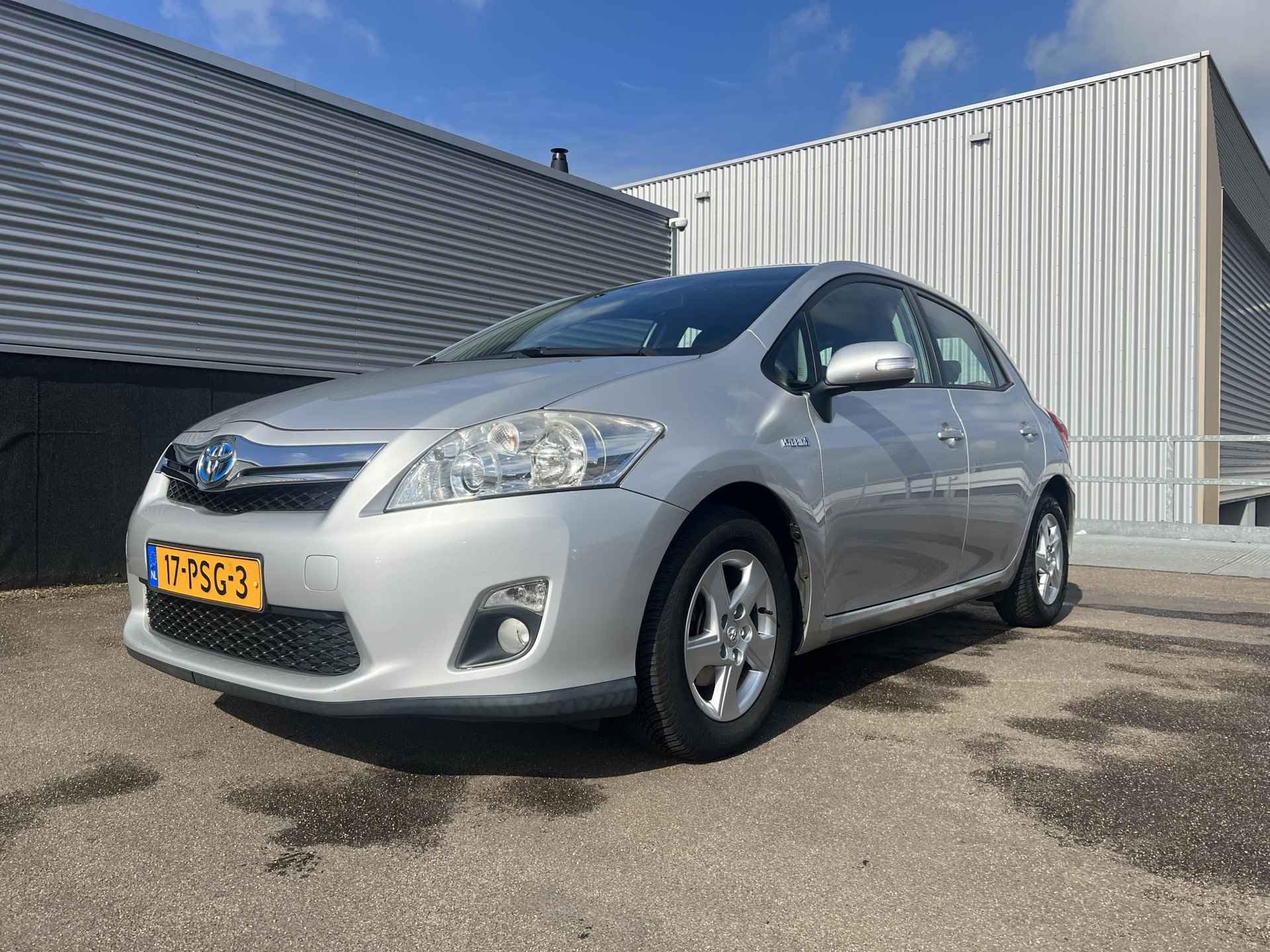 Toyota Auris 1.8 Full Hybrid Aspiration Automaat, Climate control, Cruise control, Parkeersensoren achter, Volledig Dealeronderhoudem, Radio/Cd-Speler, Smart Key - 2/33