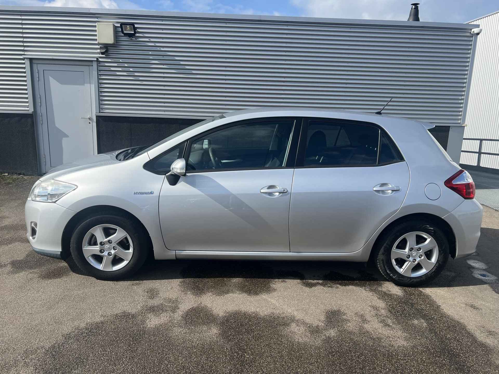 Toyota Auris 1.8 Full Hybrid Aspiration Automaat, Climate control, Cruise control, Parkeersensoren achter, Volledig Dealeronderhoudem, Radio/Cd-Speler, Smart Key - 4/33