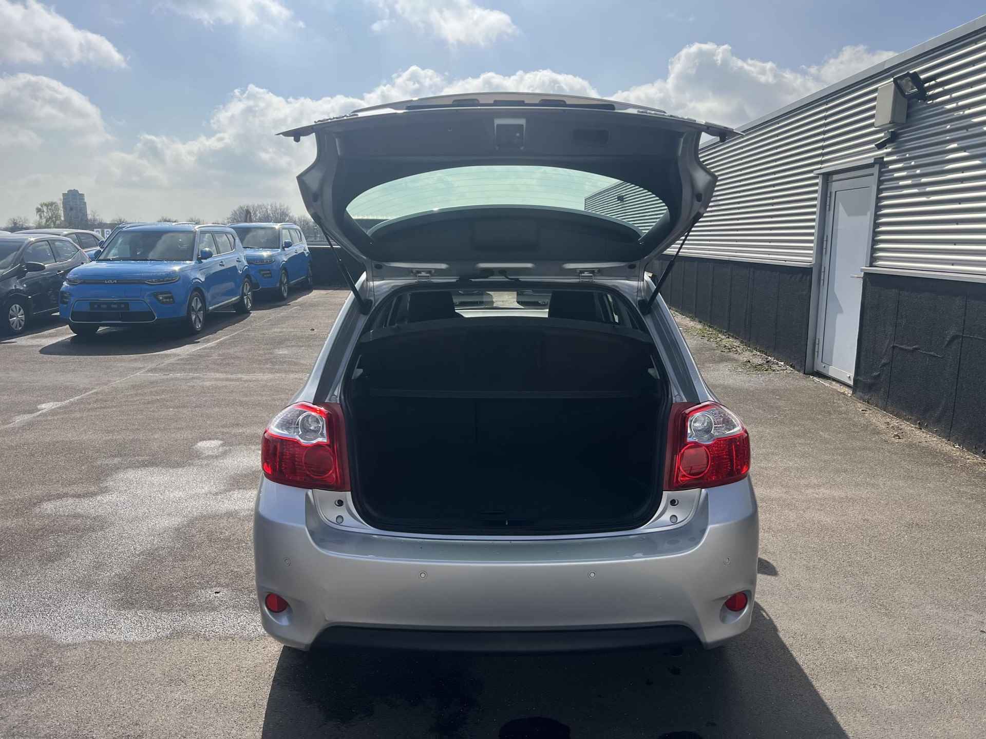 Toyota Auris 1.8 Full Hybrid Aspiration Automaat, Climate control, Cruise control, Parkeersensoren achter, Volledig Dealeronderhoudem, Radio/Cd-Speler, Smart Key - 10/33