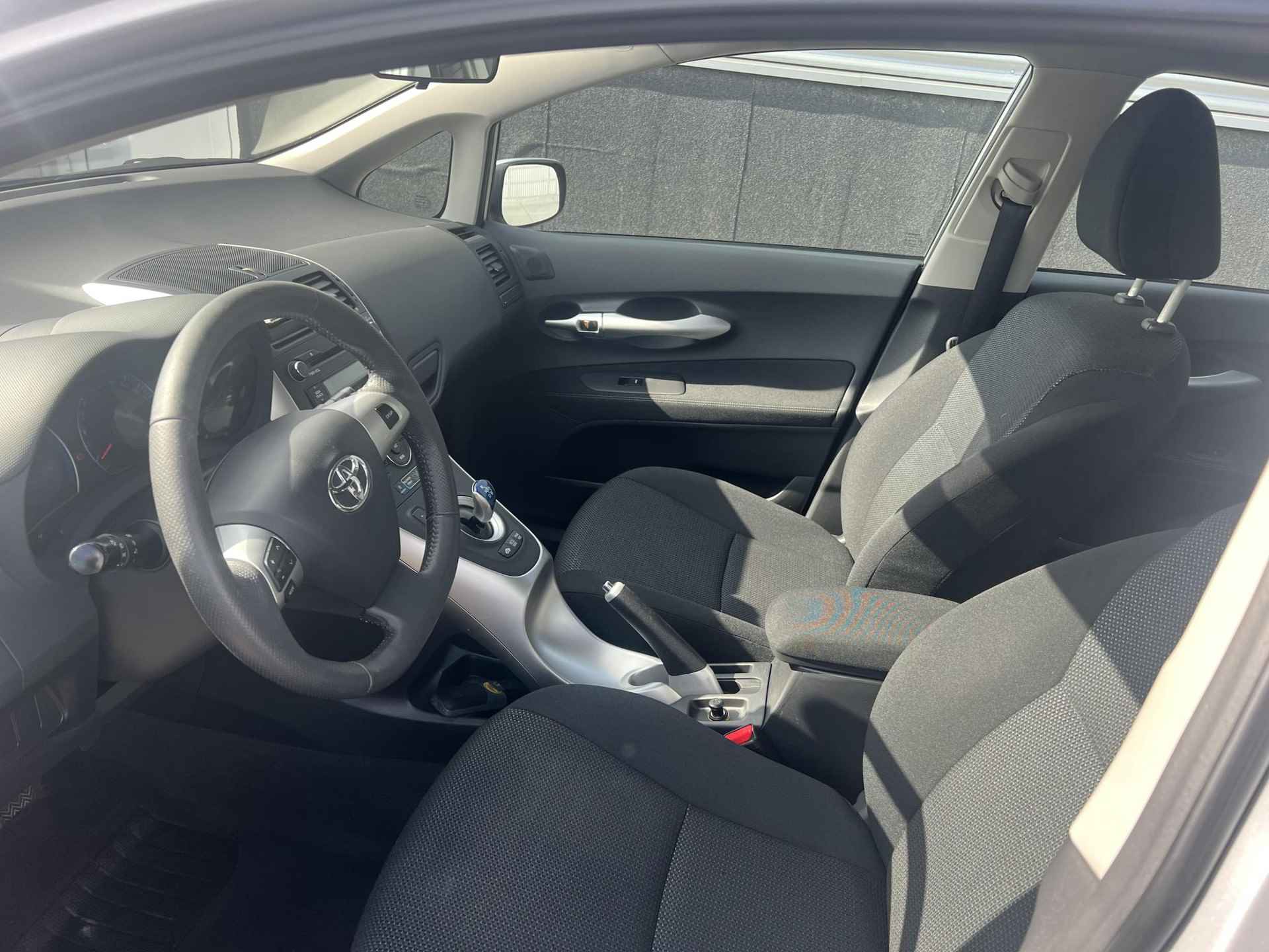 Toyota Auris 1.8 Full Hybrid Aspiration Automaat, Climate control, Cruise control, Parkeersensoren achter, Volledig Dealeronderhoudem, Radio/Cd-Speler, Smart Key - 14/33