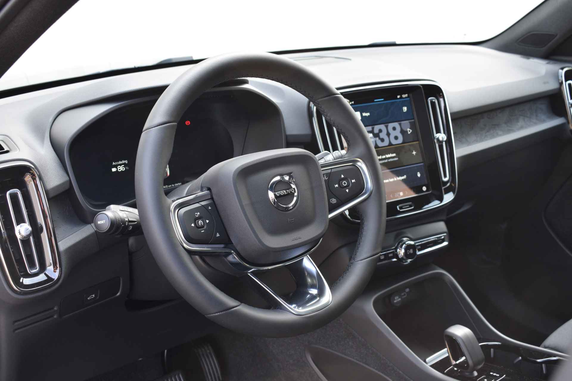 Volvo C40 Recharge 231pk Electric Plus | Panoramadak | Apple CarPlay | 19" | Camera | Warmtepomp - 2/47