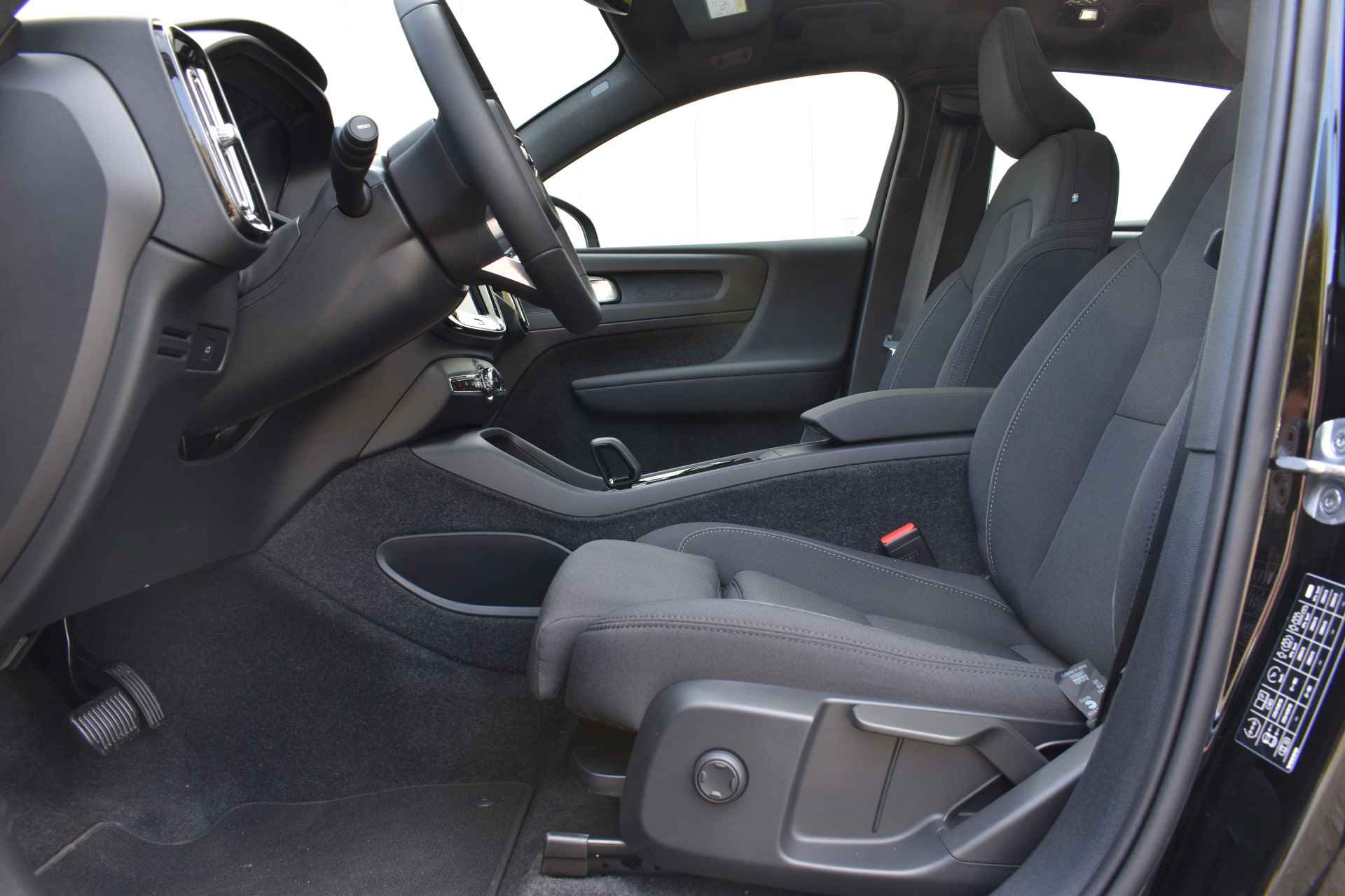 Volvo C40 Recharge 231pk Electric Plus | Panoramadak | Apple CarPlay | 19" | Camera | Warmtepomp - 6/47