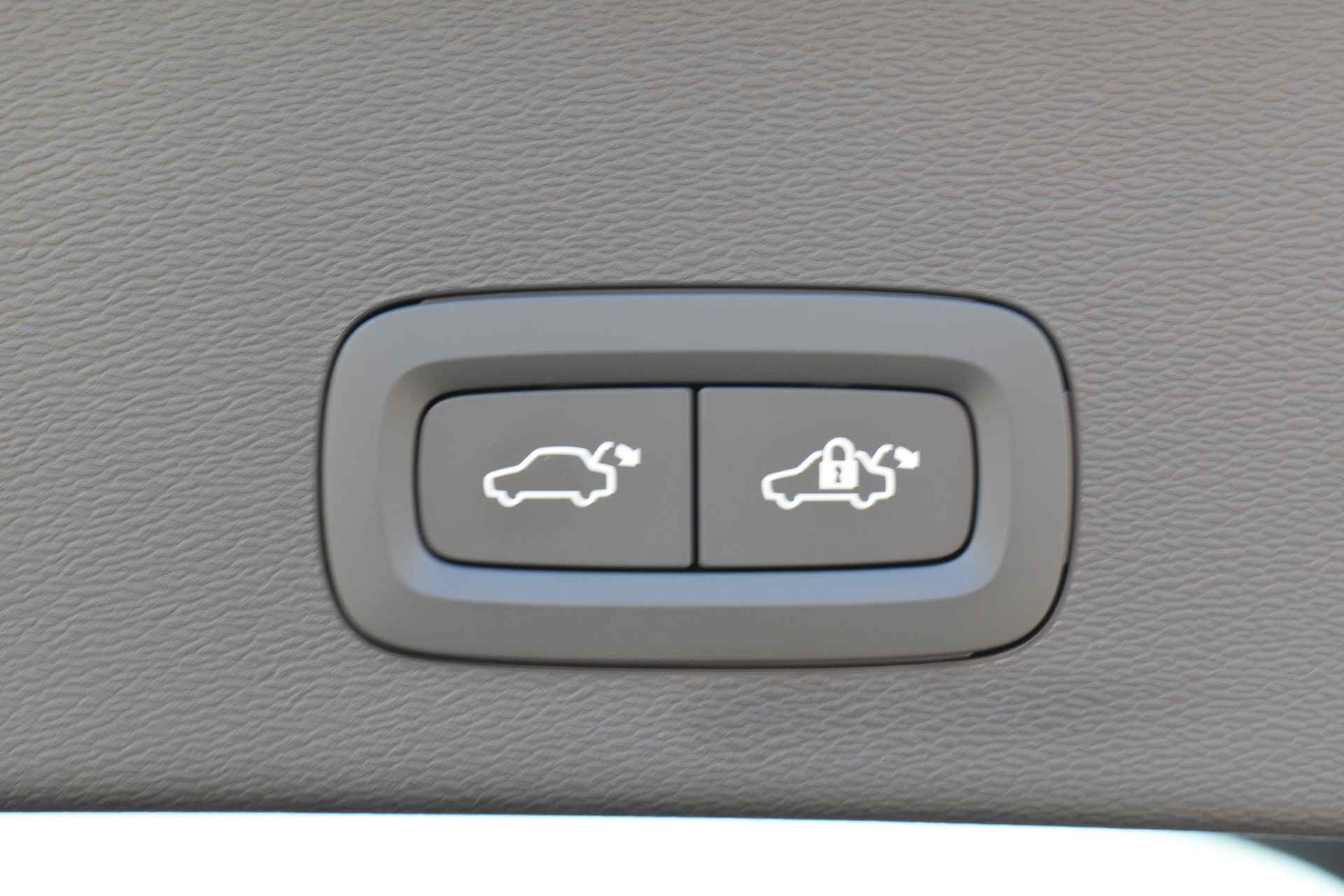 Volvo C40 Recharge 231pk Electric Plus | Panoramadak | Apple CarPlay | 19" | Camera | Warmtepomp - 14/47