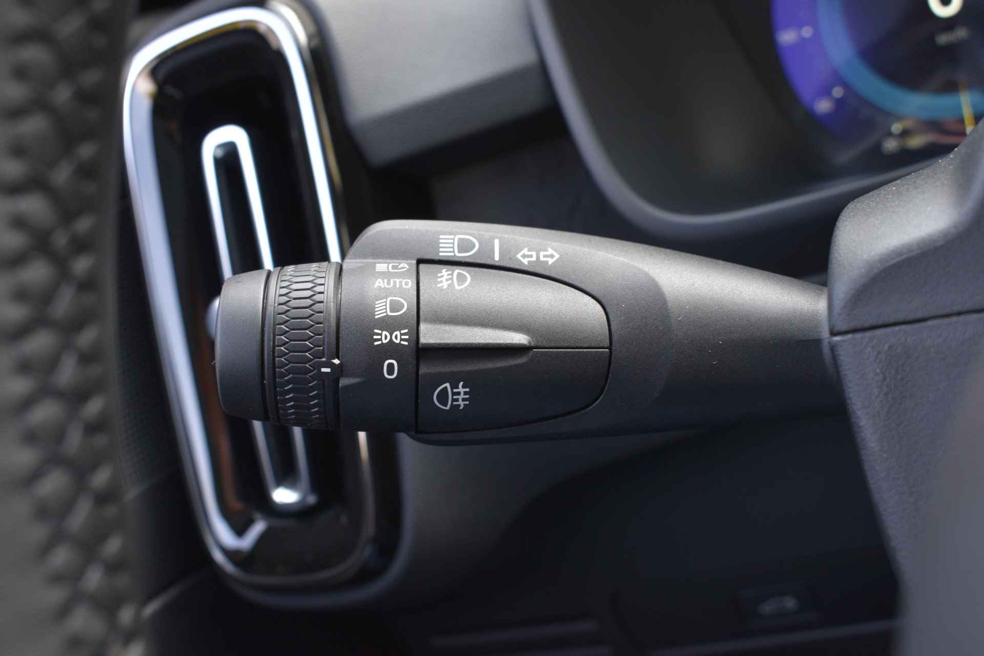 Volvo C40 Recharge 231pk Electric Plus | Panoramadak | Apple CarPlay | 19" | Camera | Warmtepomp - 19/47