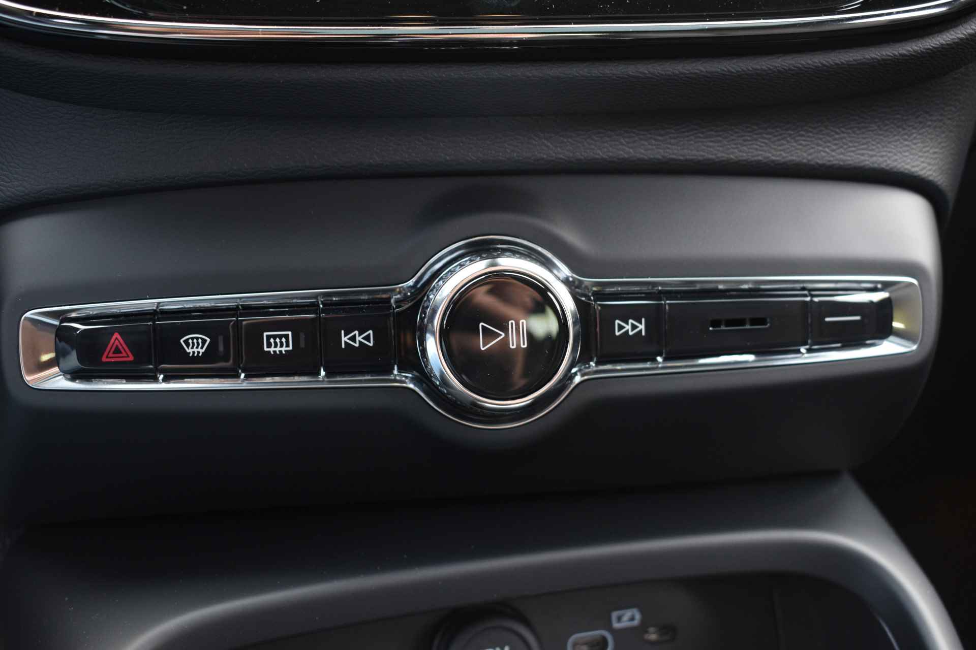 Volvo C40 Recharge 231pk Electric Plus | Panoramadak | Apple CarPlay | 19" | Camera | Warmtepomp - 28/47