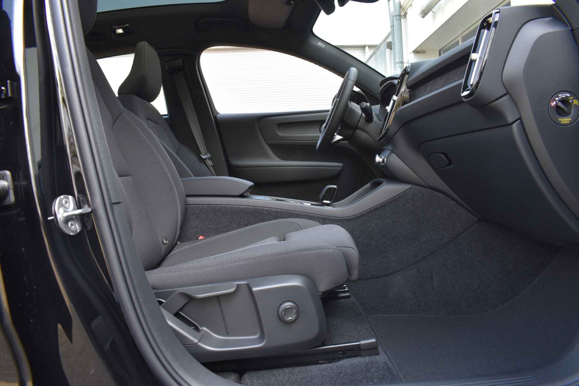Volvo C40 Recharge 231pk Electric Plus | Panoramadak | Apple CarPlay | 19" | Camera | Warmtepomp - 36/47