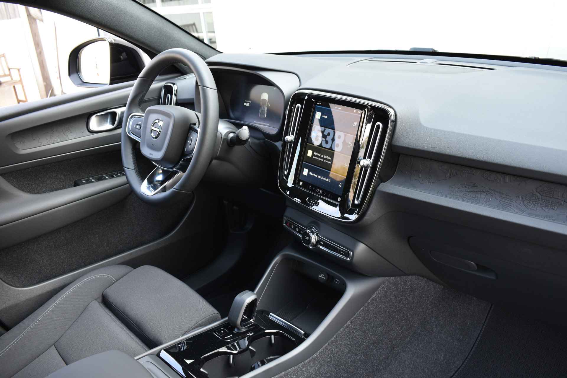 Volvo C40 Recharge 231pk Electric Plus | Panoramadak | Apple CarPlay | 19" | Camera | Warmtepomp - 37/47