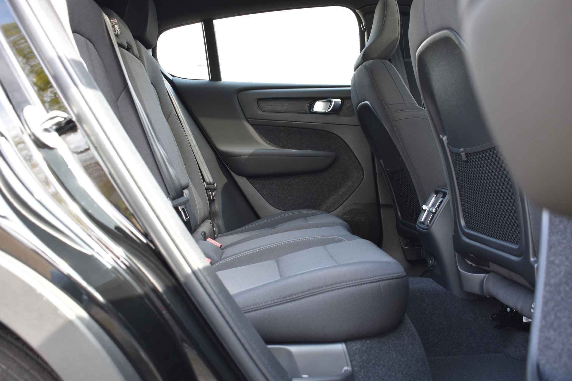 Volvo C40 Recharge 231pk Electric Plus | Panoramadak | Apple CarPlay | 19" | Camera | Warmtepomp - 41/47