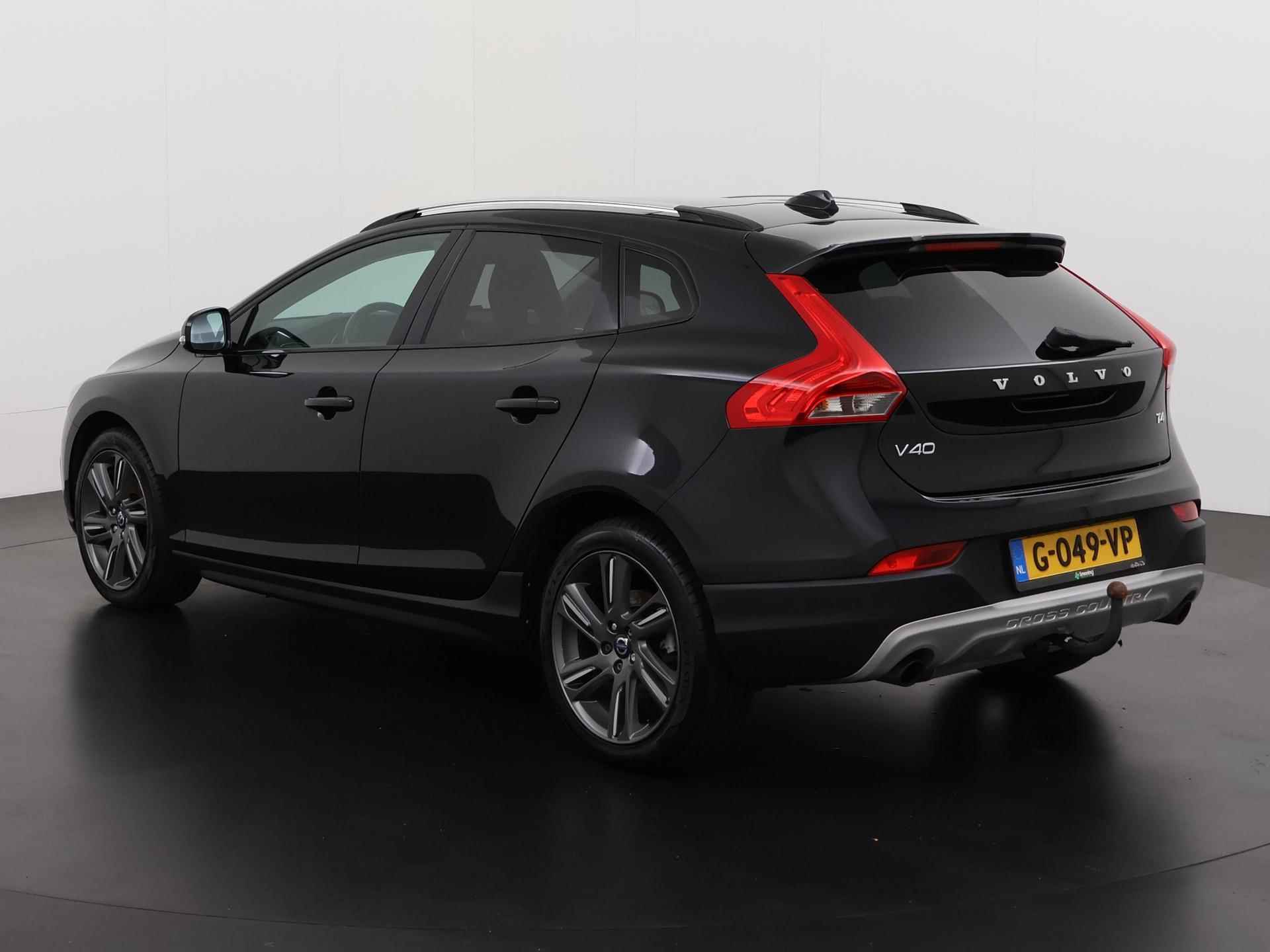 Volvo V40 Cross Country 1.6 T4 Summum 180pk | Trekhaak | Panoramadak | Camera | Zondag Open! - 6/38