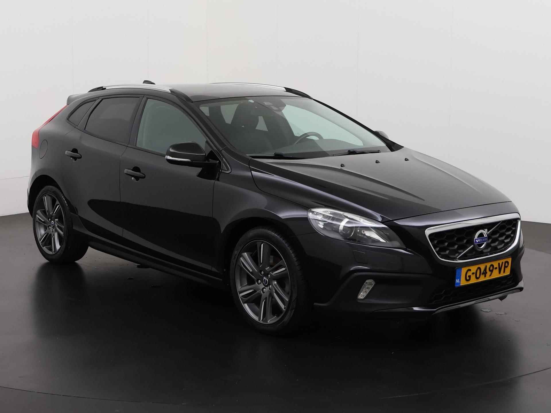 Volvo V40 Cross Country 1.6 T4 Summum 180pk | Trekhaak | Panoramadak | Camera | Zondag Open! - 30/38