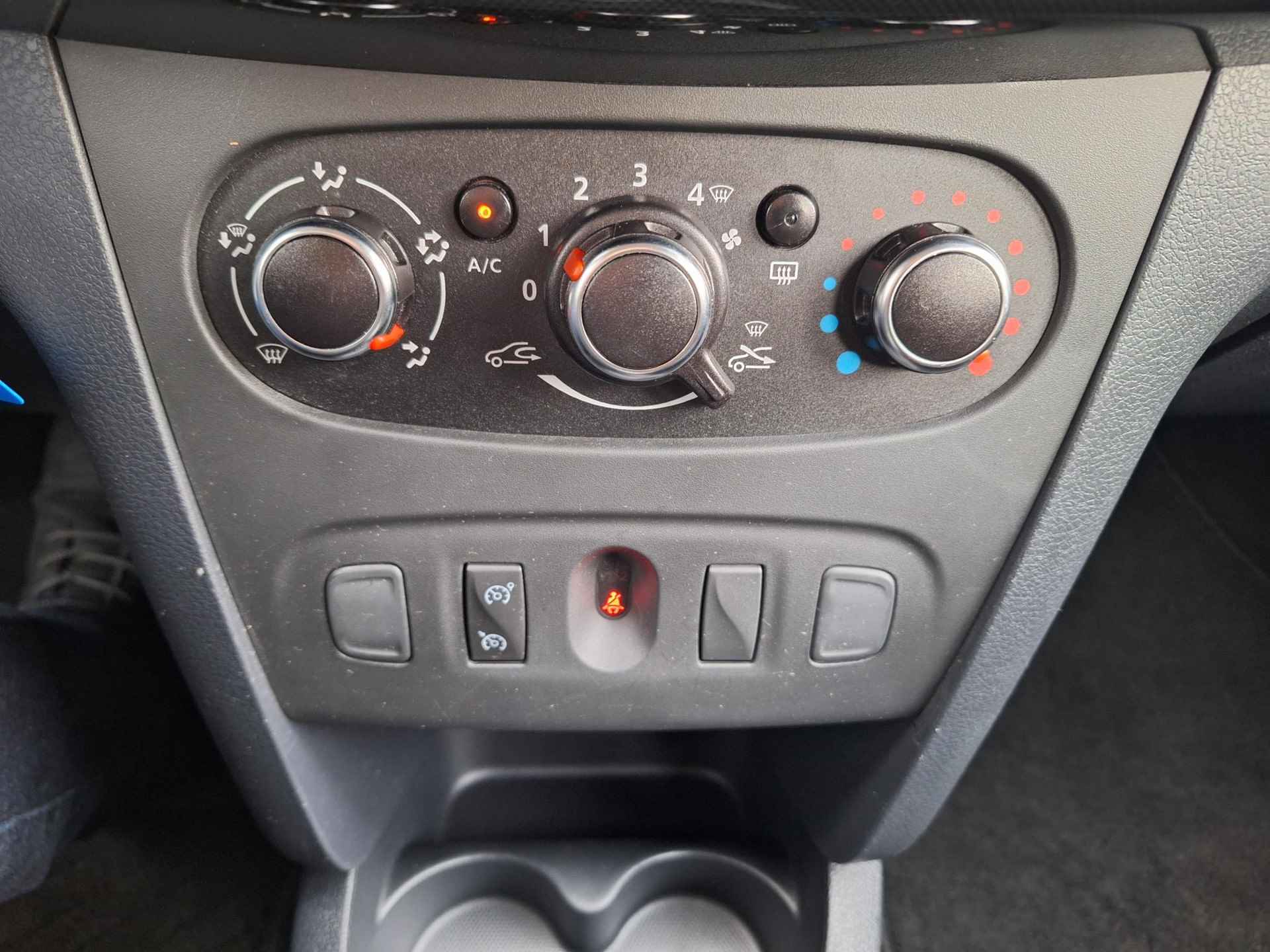 Dacia Sandero TCe Easy-R Comfort AUTOMAAT, NAVIGATIE, CRUISE CONTROL - 18/40