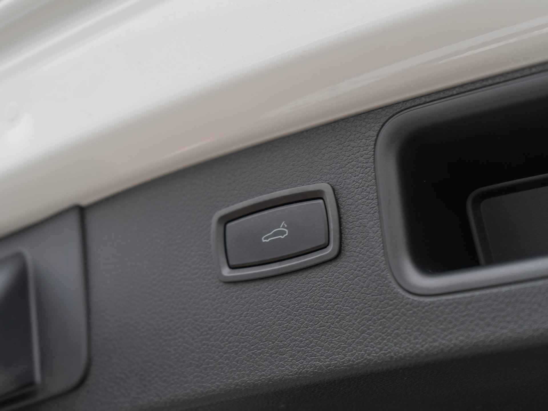 Porsche Macan 2.0 | Schuif/Kantel dak | 20" | Apple Carplay | Adapt. Demping | Parking Pack | Dakrails - 12/36