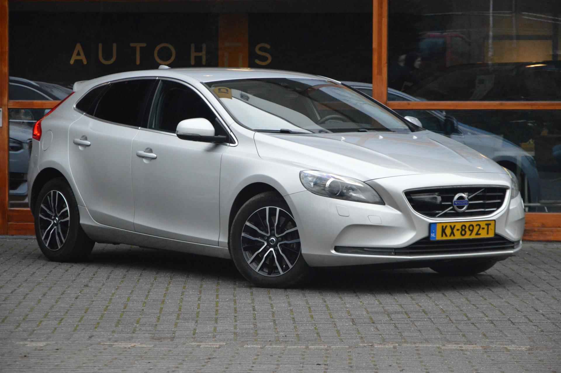 Volvo V40 D3 Automaat Momentum | Adaptive Cruise | Trekhaak | Standkachel | BLIS | Stoelverwarming | Lane assist | - 2/18