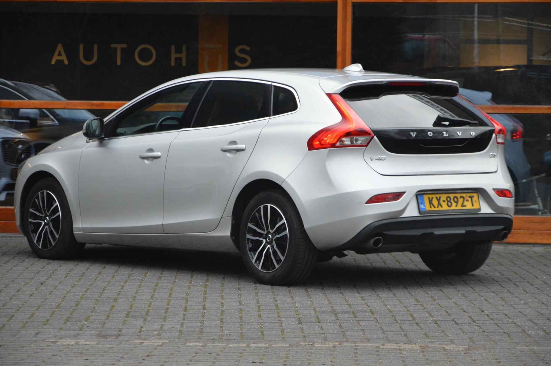 Volvo V40 D3 Automaat Momentum | Adaptive Cruise | Trekhaak | Standkachel | BLIS | Stoelverwarming | Lane assist | - 4/18